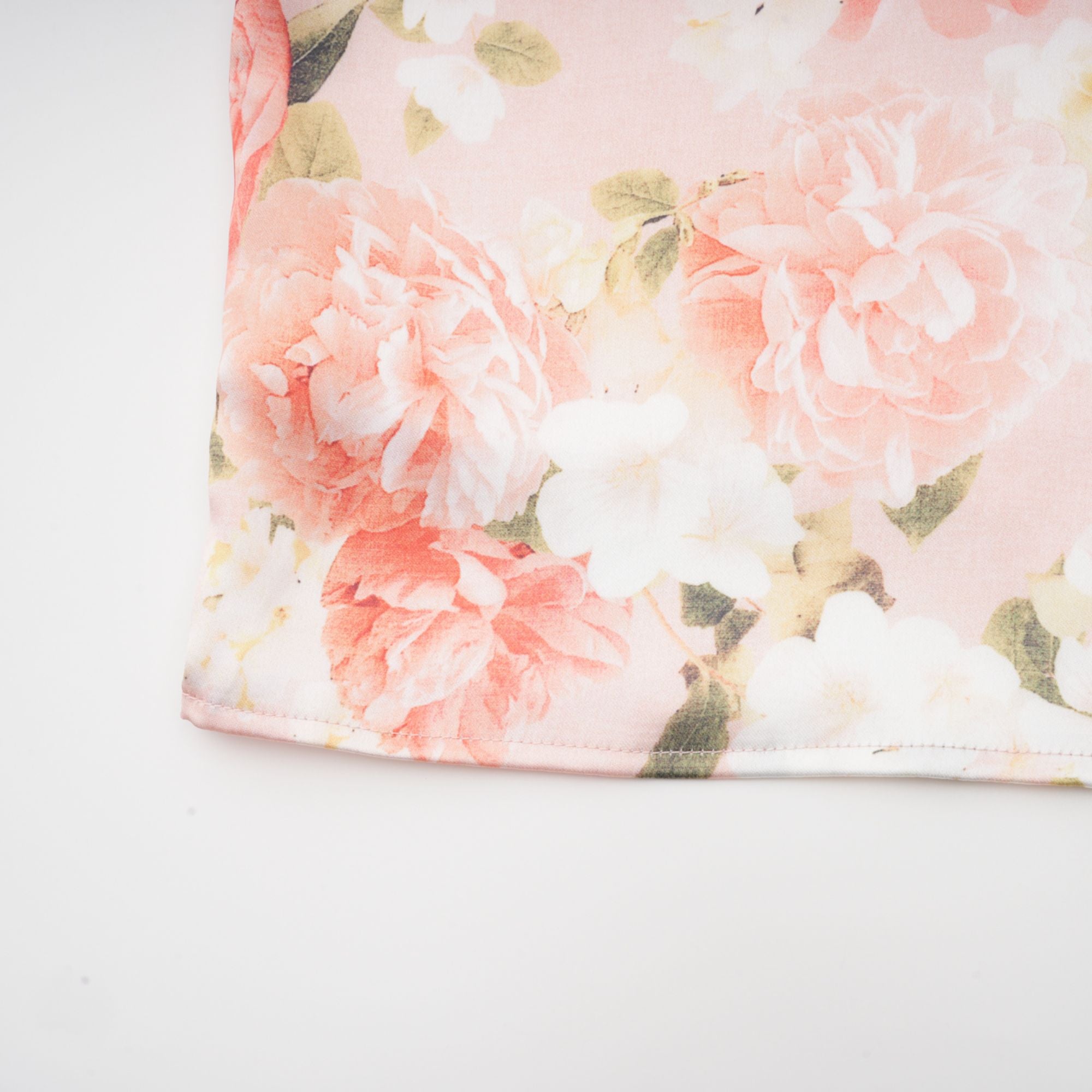 Yvette rosa Maxikleid aus Satin mit Blumenmuster (Endgültiger Verkauf – nur in den USA)