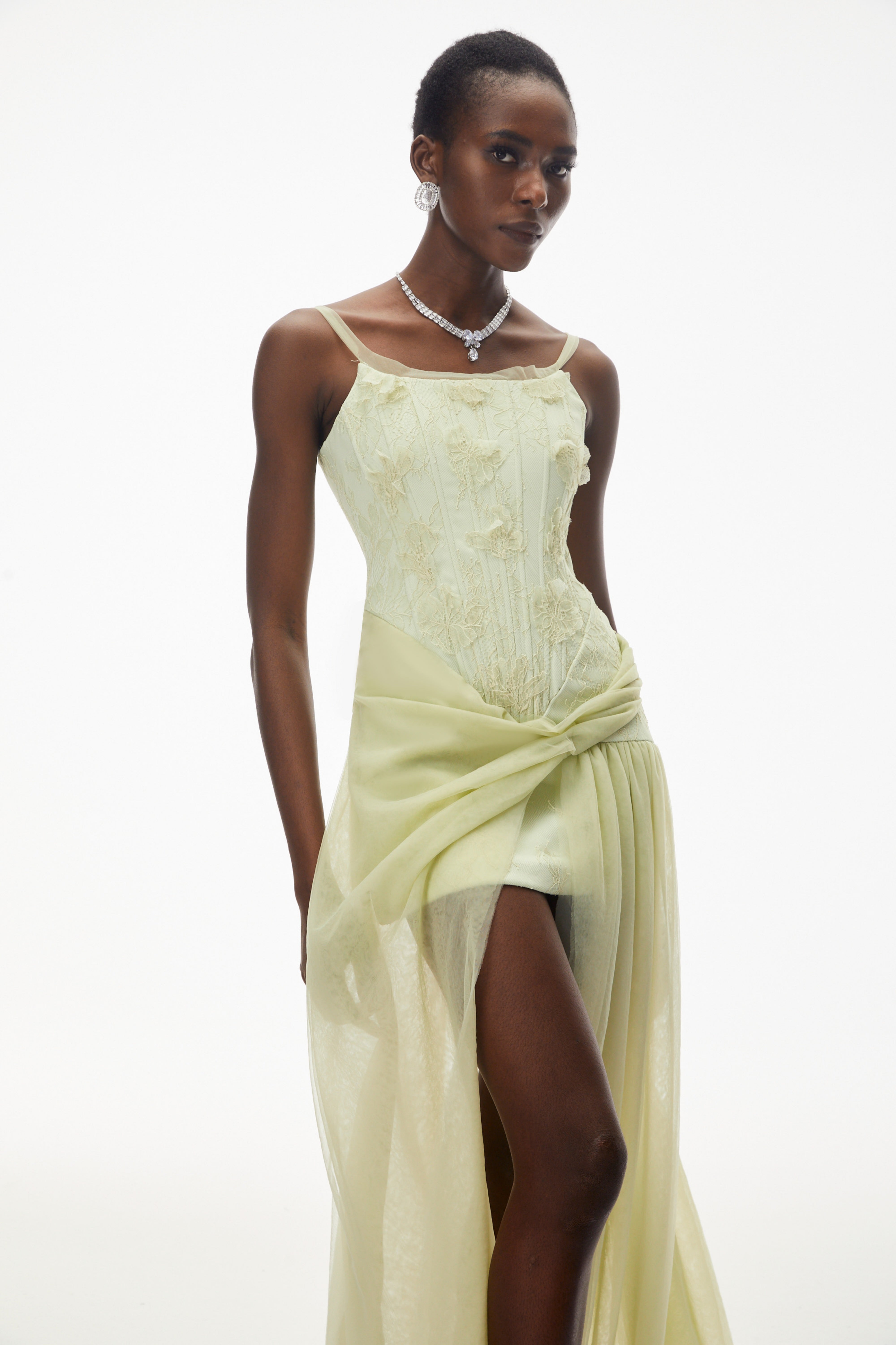 Robe longue froncée vert citron Deirdre avec fente