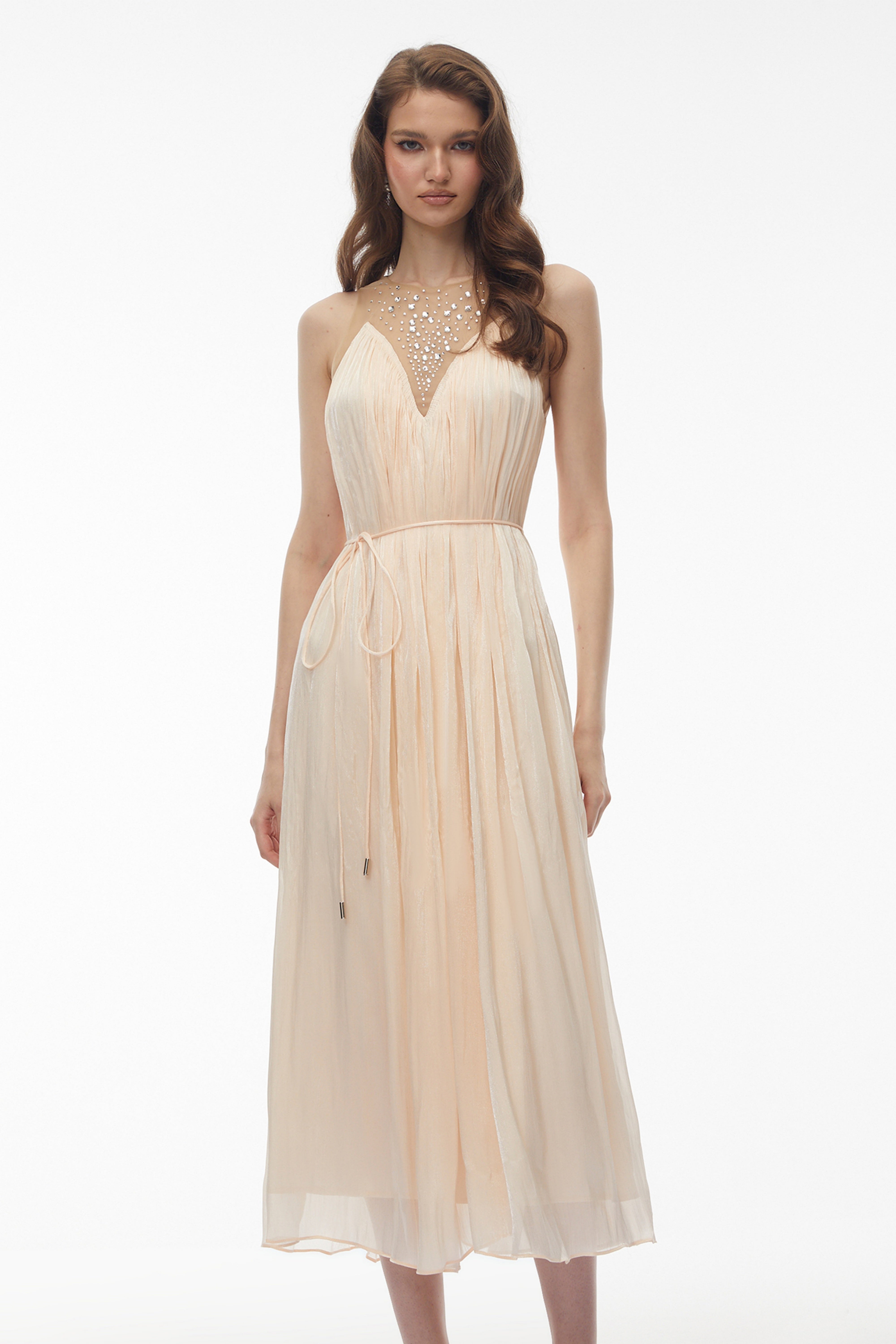 Deirdre – Midi-Kleid in Rosa mit Verzierungen und Rüschen