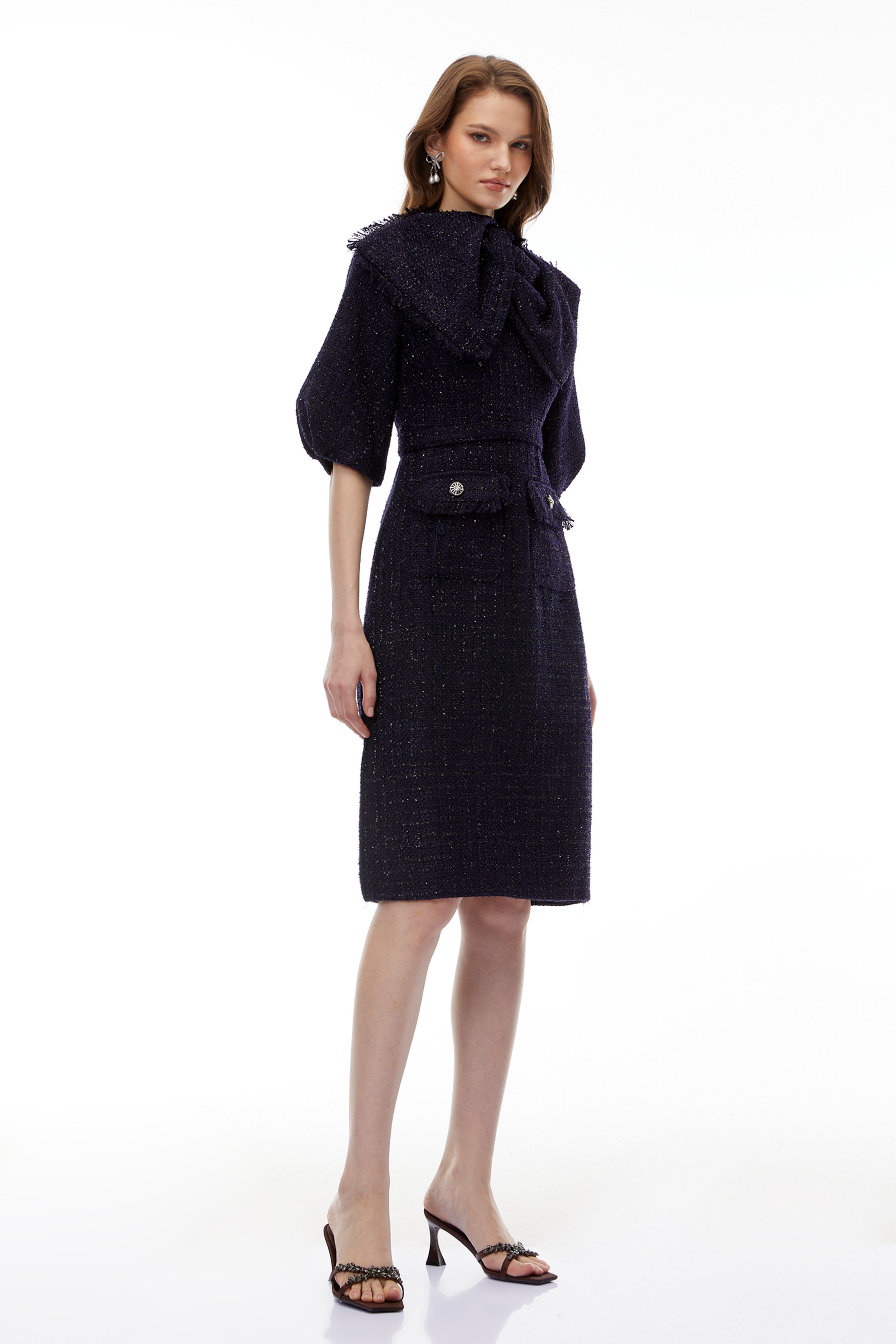 فستان ميدي من ديميتريا بلو تويد مع فيونكة