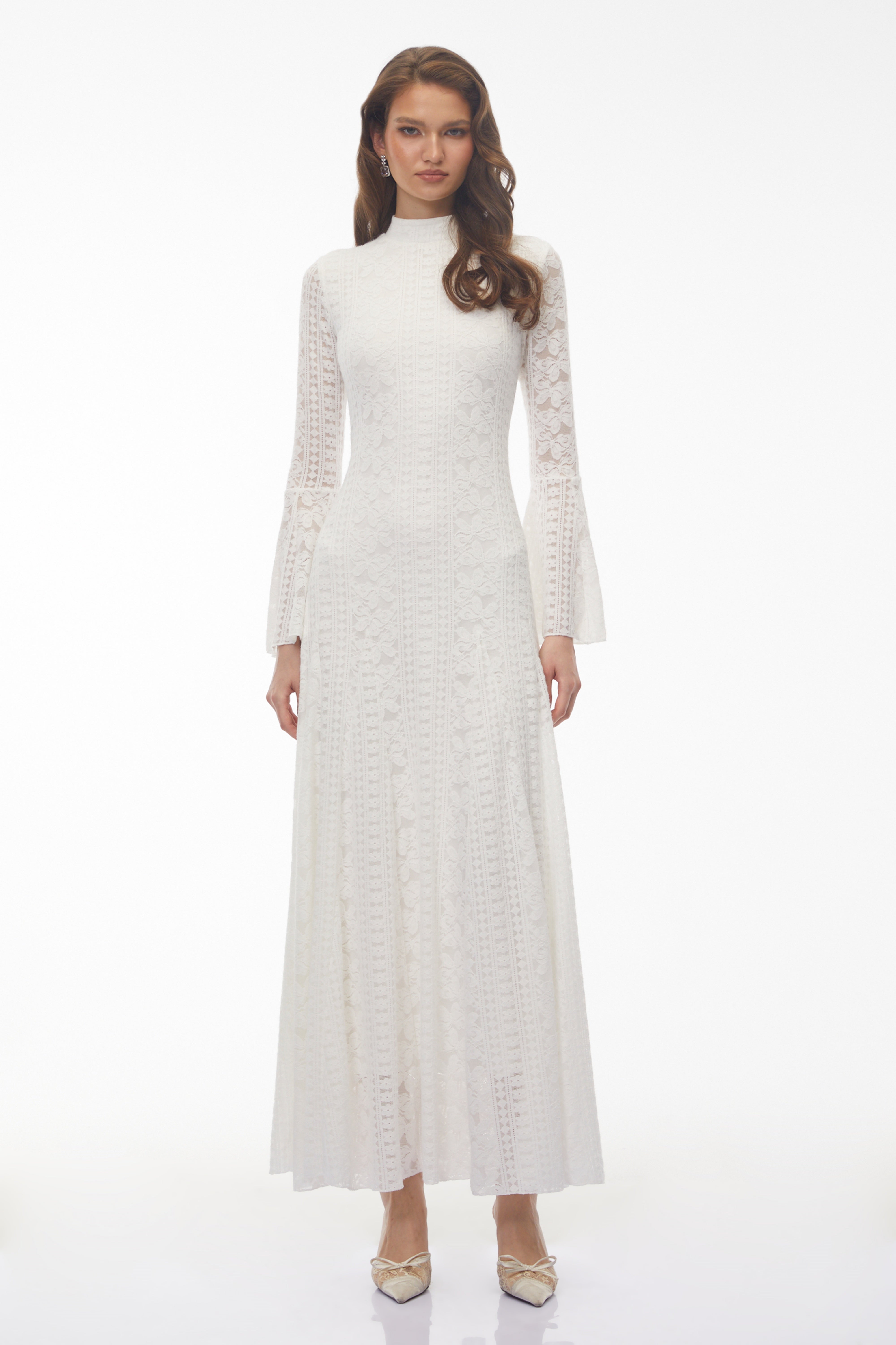 Robe longue à col montant en dentelle florale blanche de la marque Ditheto