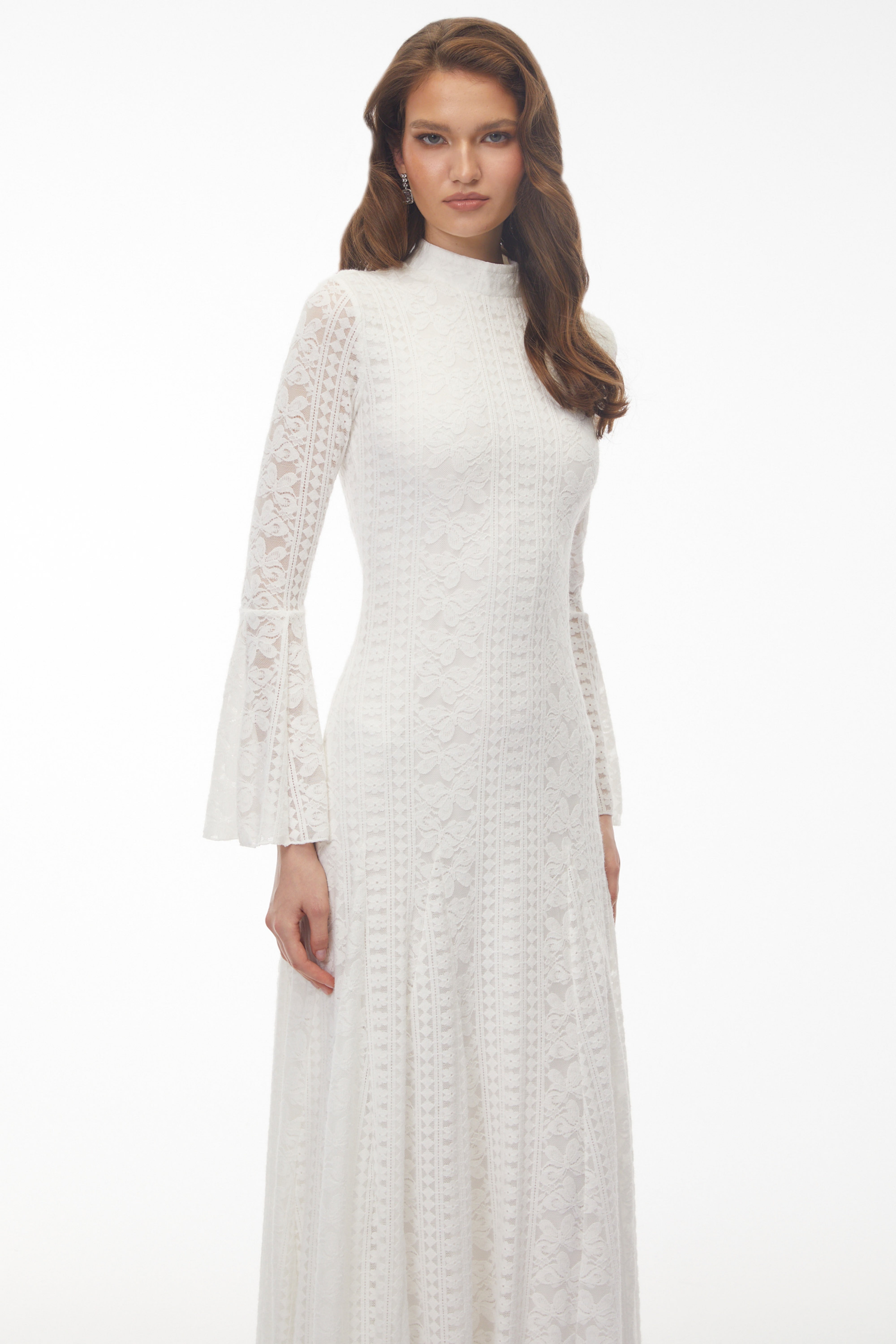 Robe longue à col montant en dentelle florale blanche de la marque Ditheto