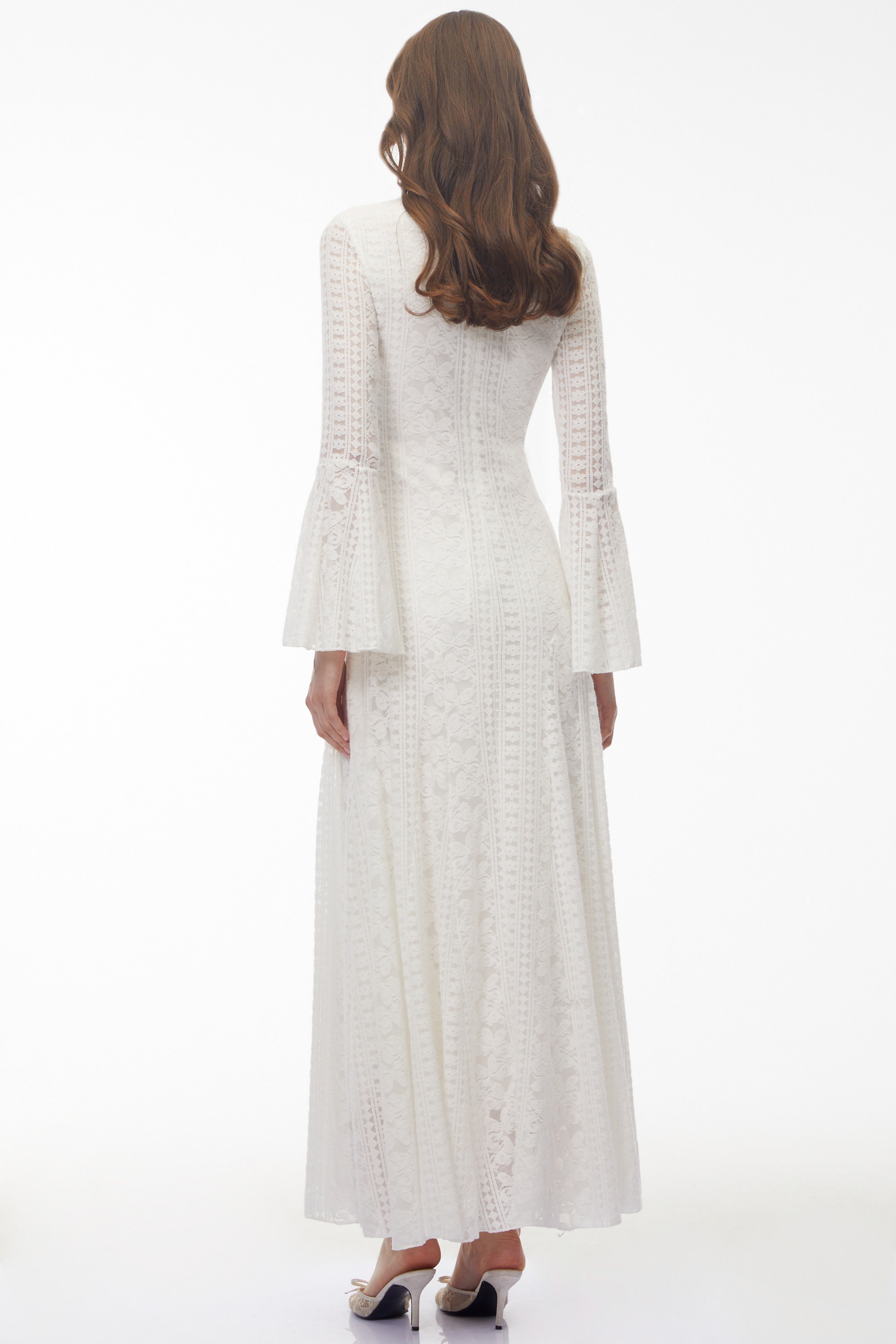 Robe longue à col montant en dentelle florale blanche de la marque Ditheto