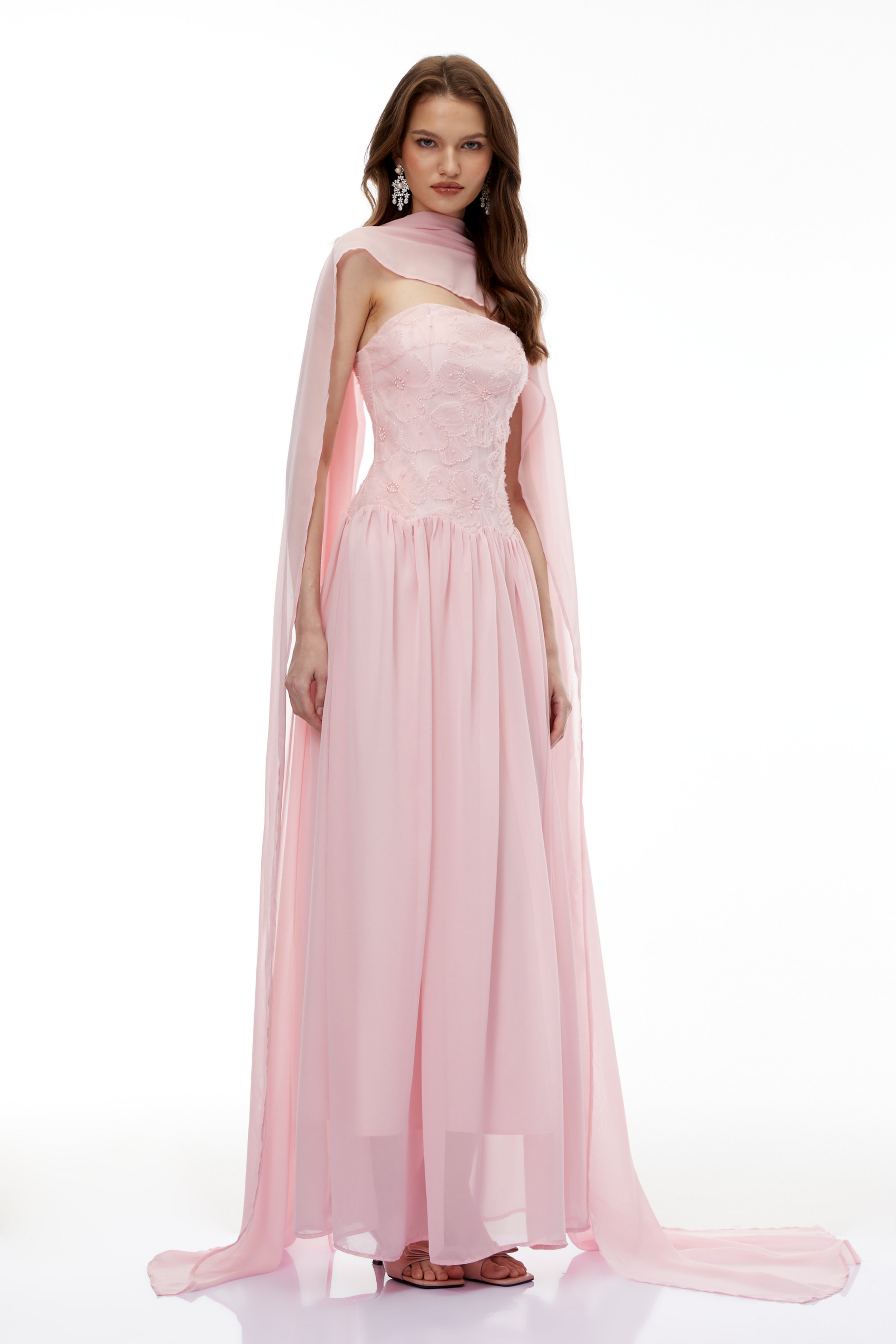 Dobromila Rosa, plissiertes Maxikleid mit Blumenstickerei