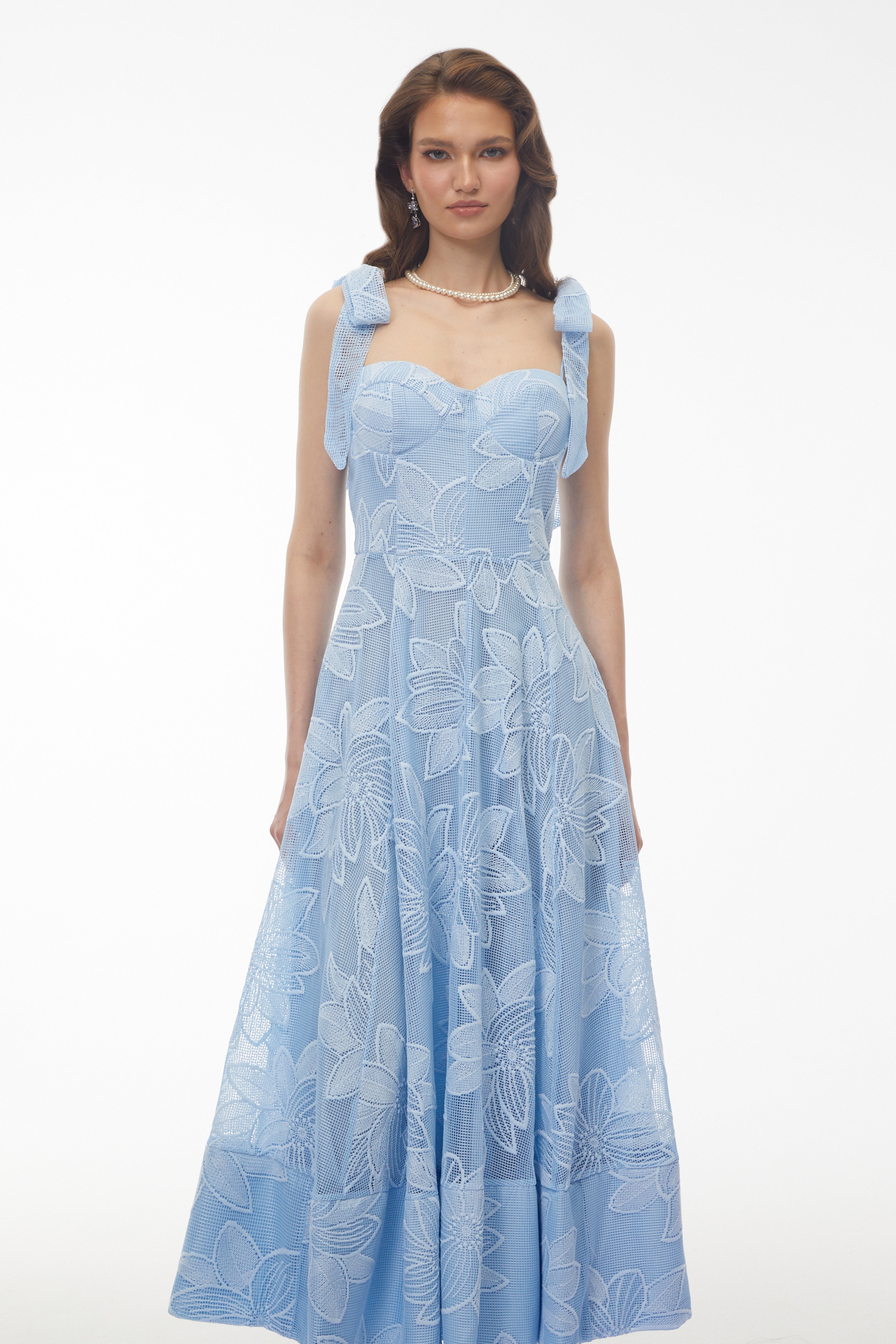 Robe longue Doris Blue à motif floral brodé