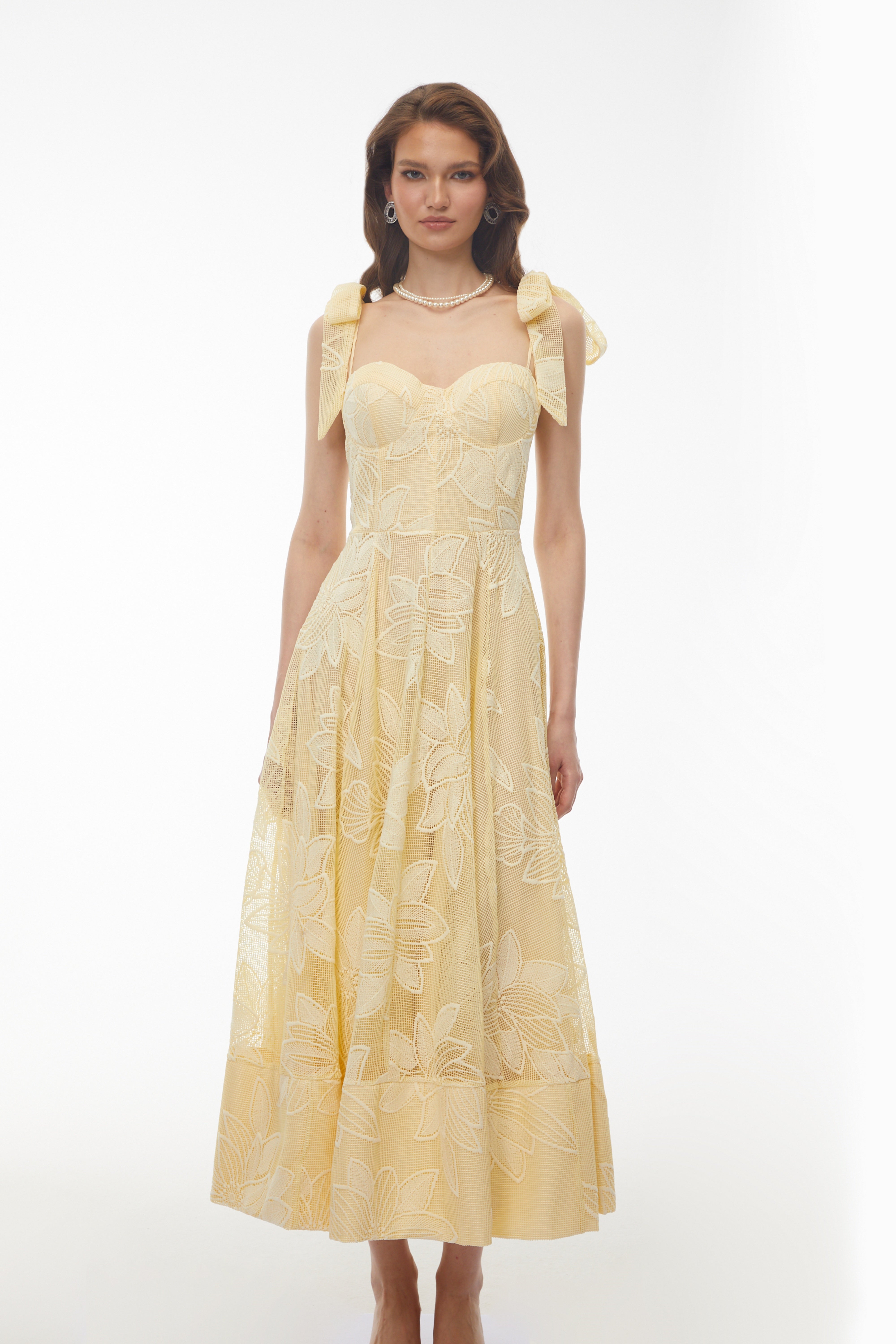 Robe longue Doris jaune beurre à motif floral brodé