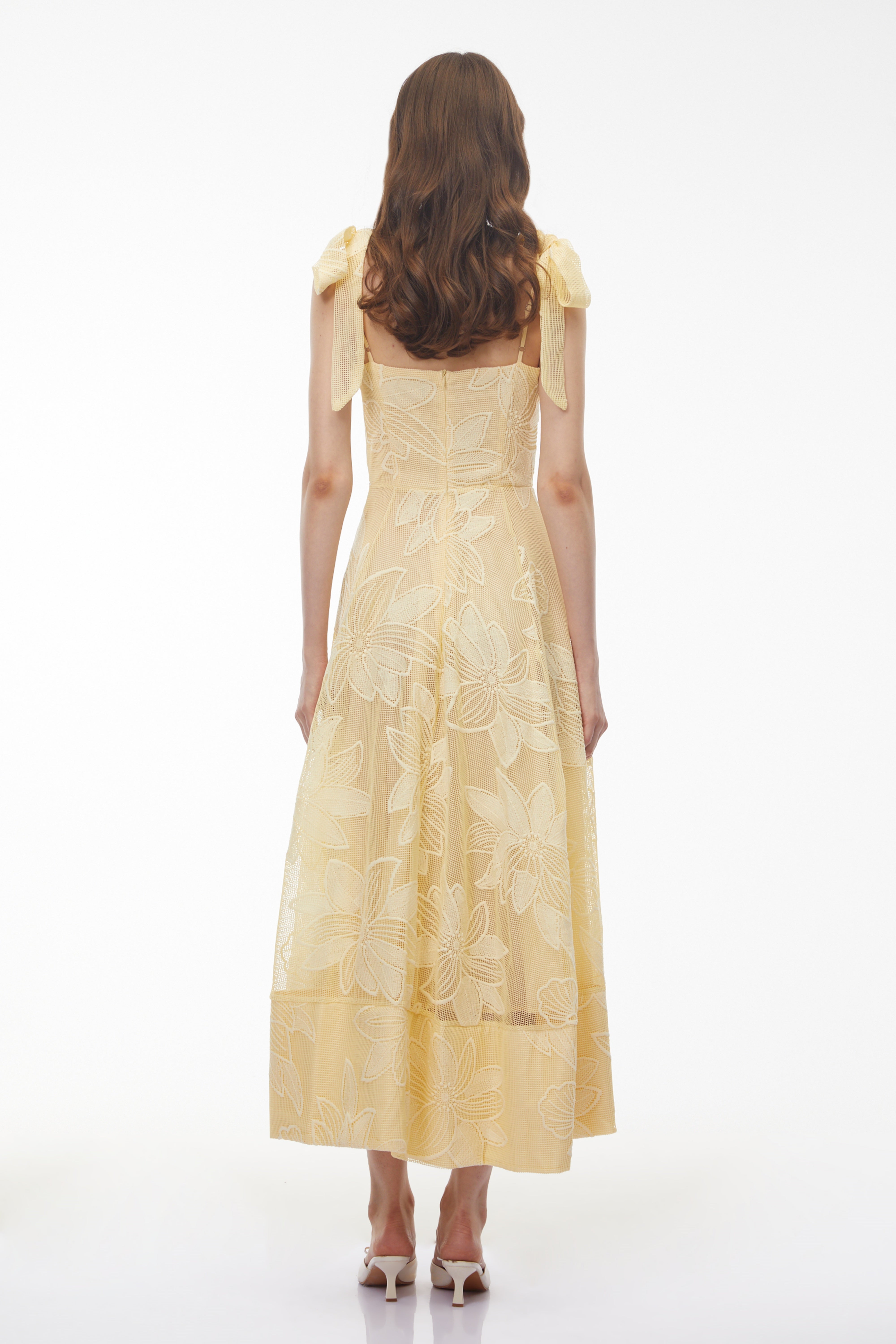 Robe longue Doris jaune beurre à motif floral brodé