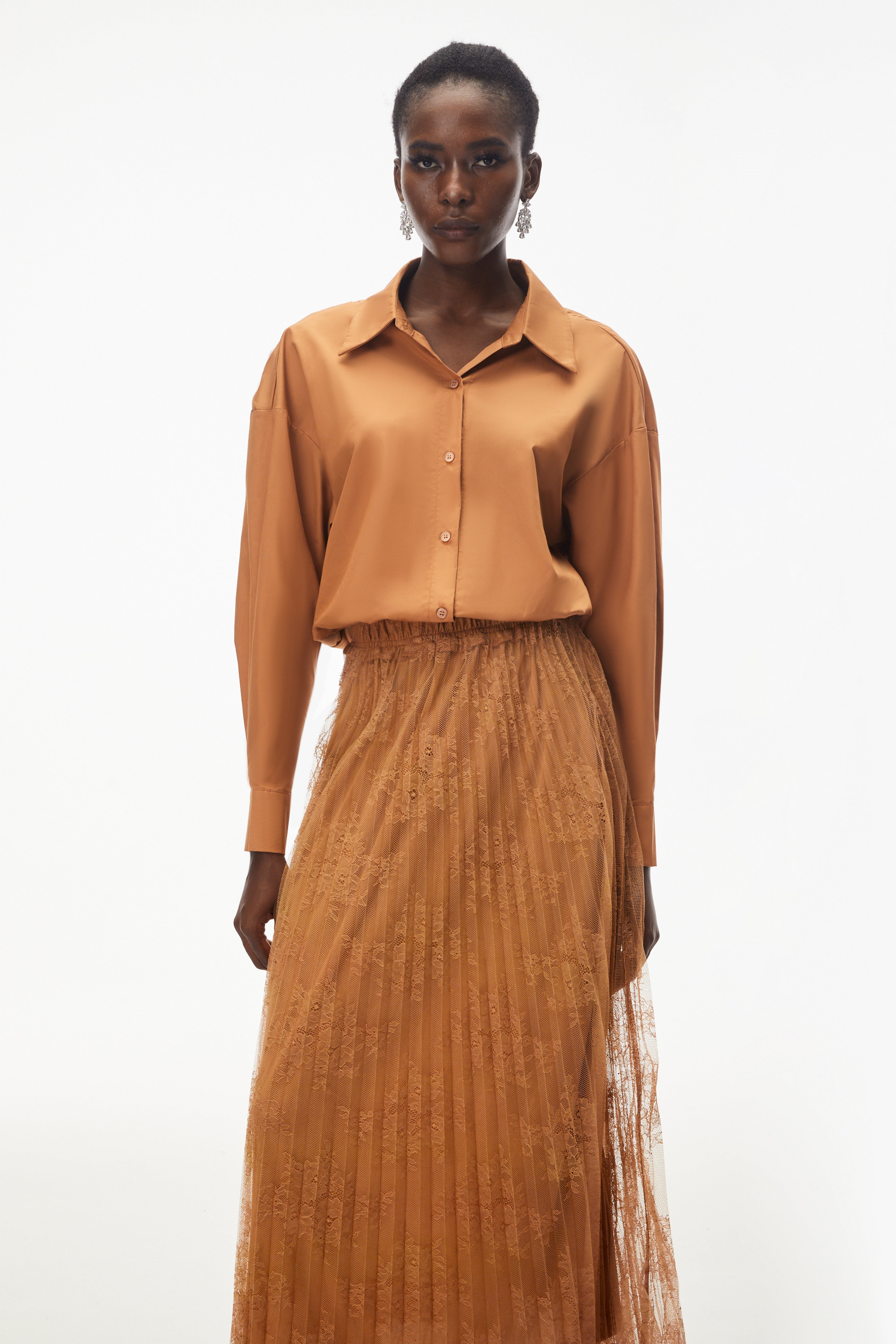 طقم قميص وتنورة بني من Dryope بأزرار