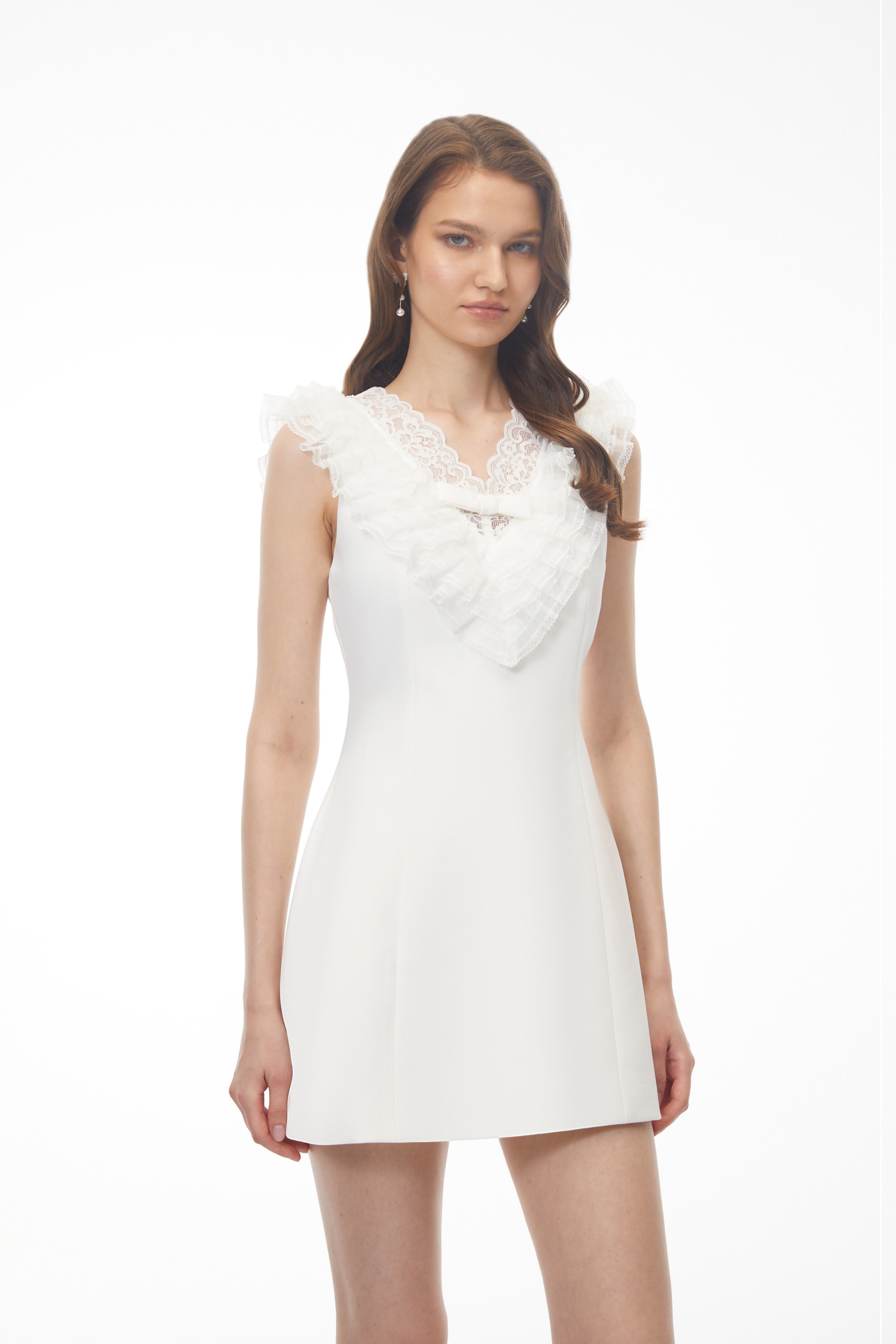 Mini-robe à col en V Elisabeth White avec empiècements en dentelle