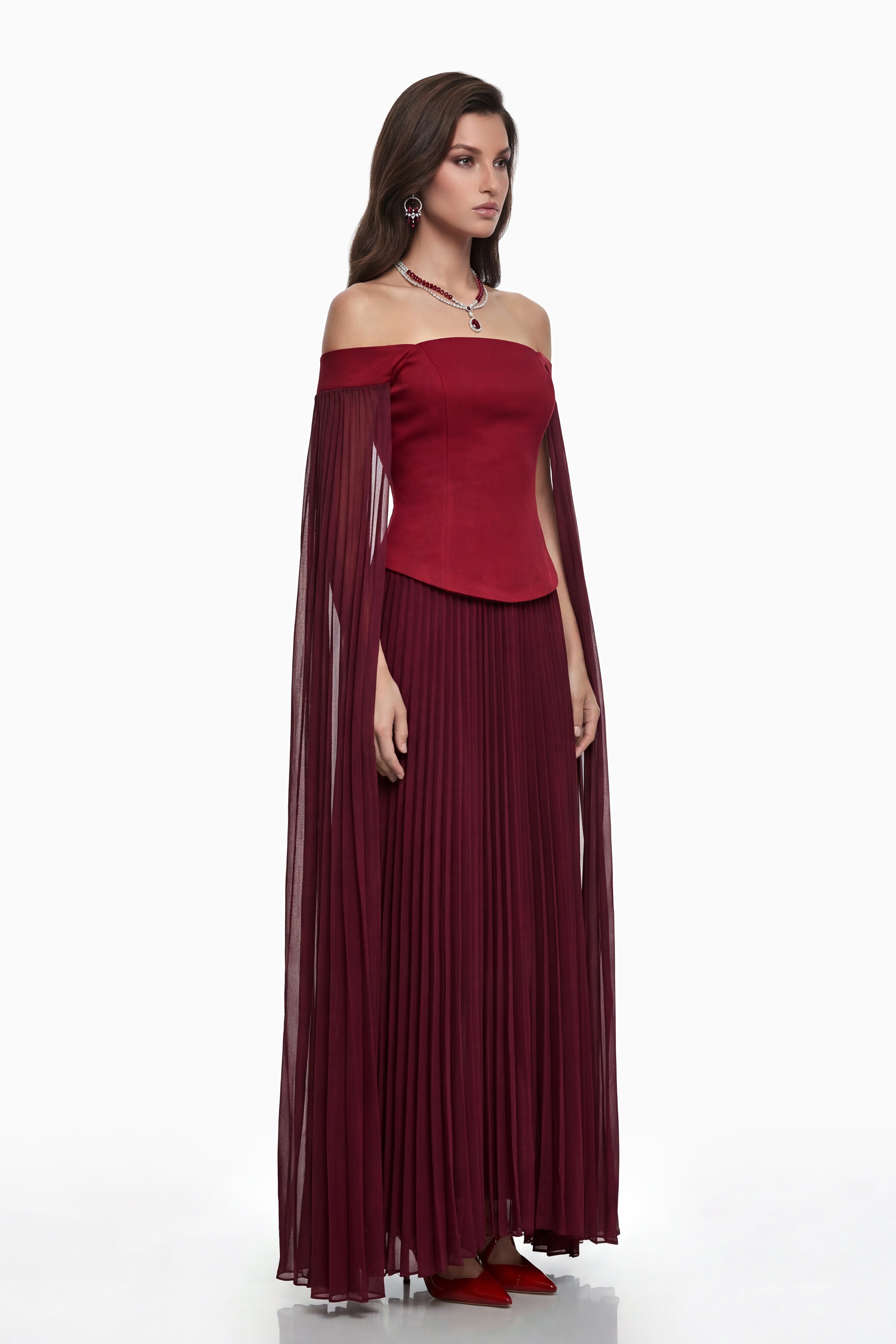 Elowenna – Set aus rotem schulterfreiem Oberteil und Faltenrock