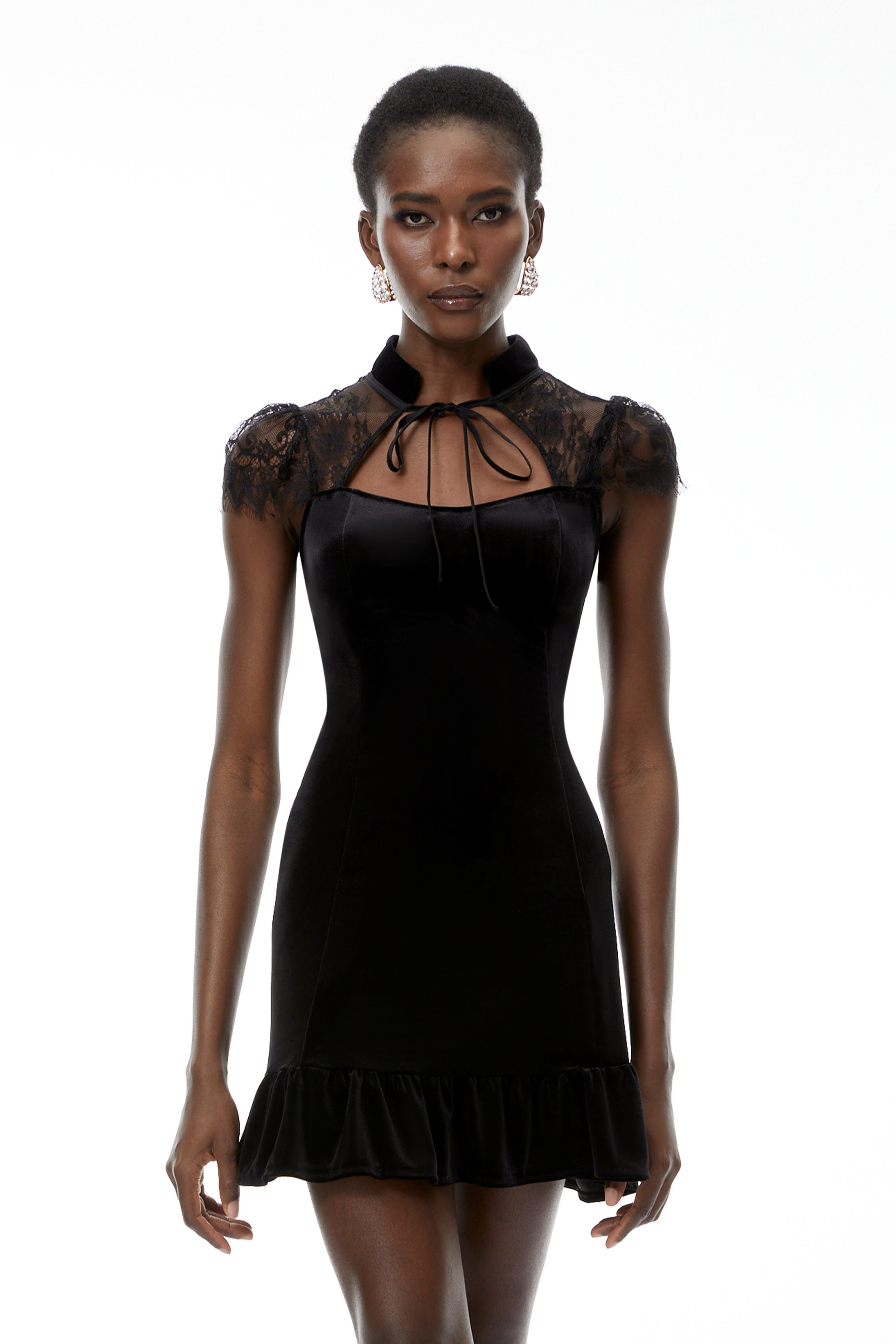 Eulalia Schwarzes Minikleid aus floraler Spitze mit Cut-outs