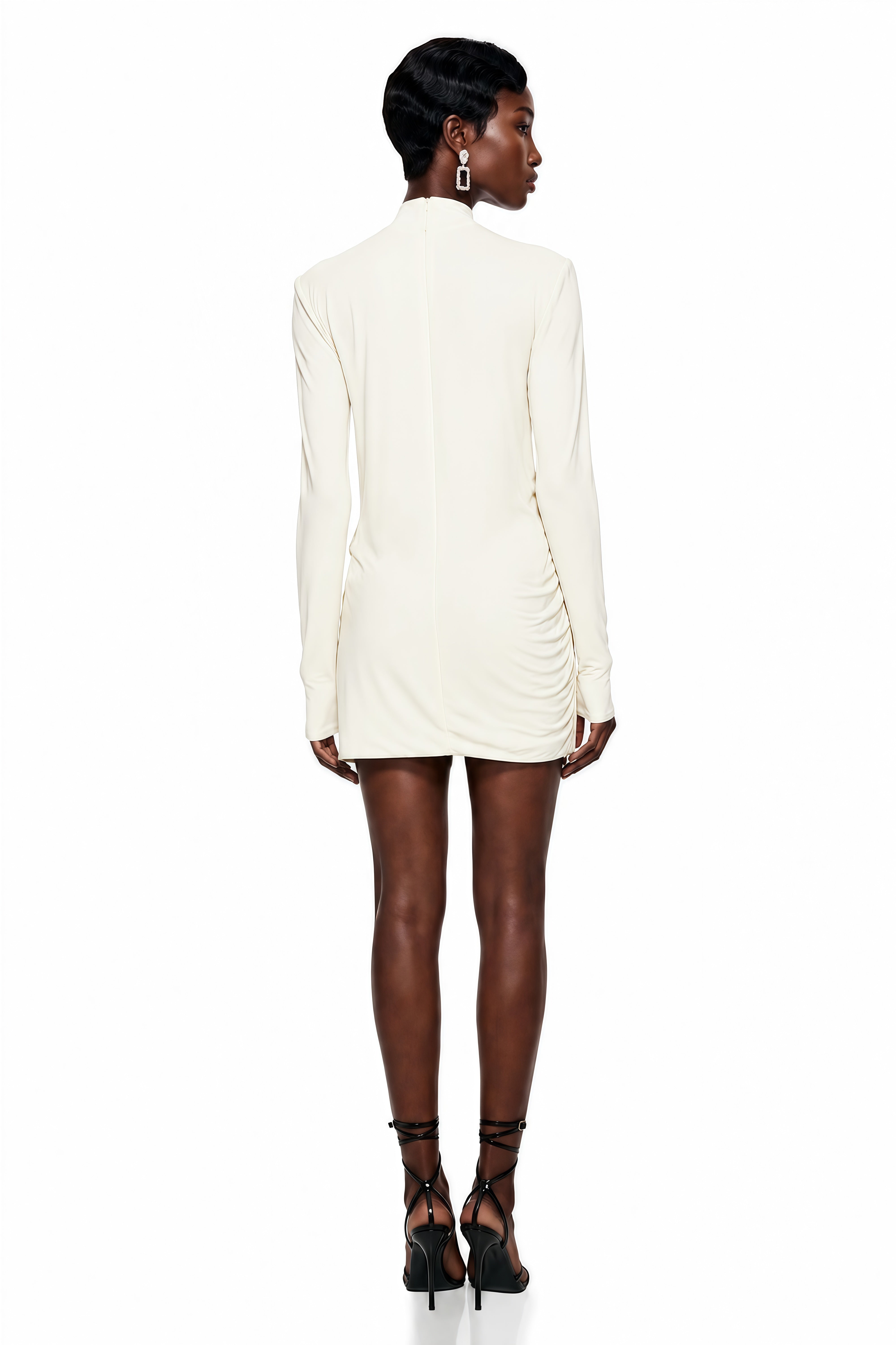Mini-robe blanche à col montant et fronces « Fabiana »