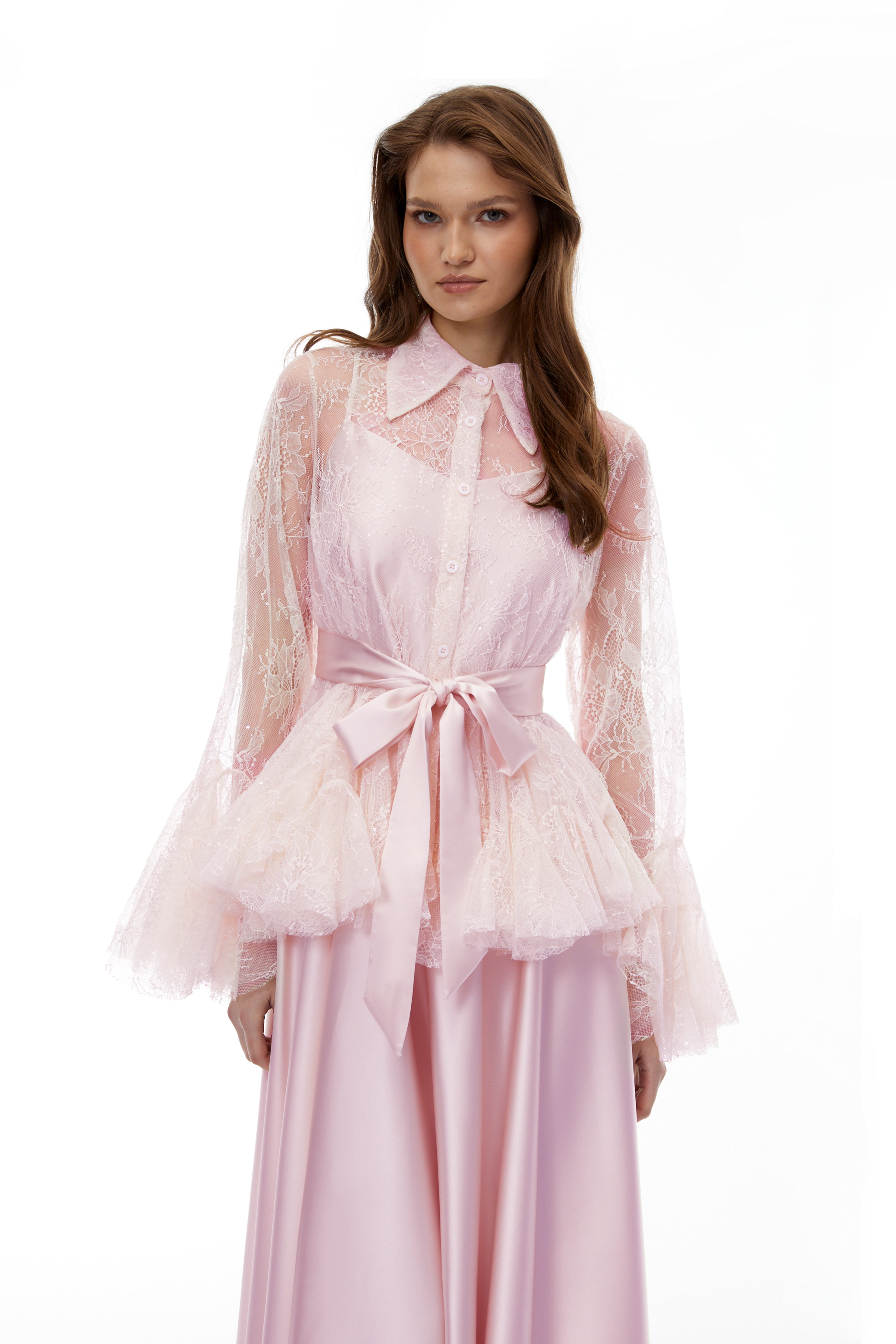 Set aus rosa, halbtransparenter Bluse und Kleid