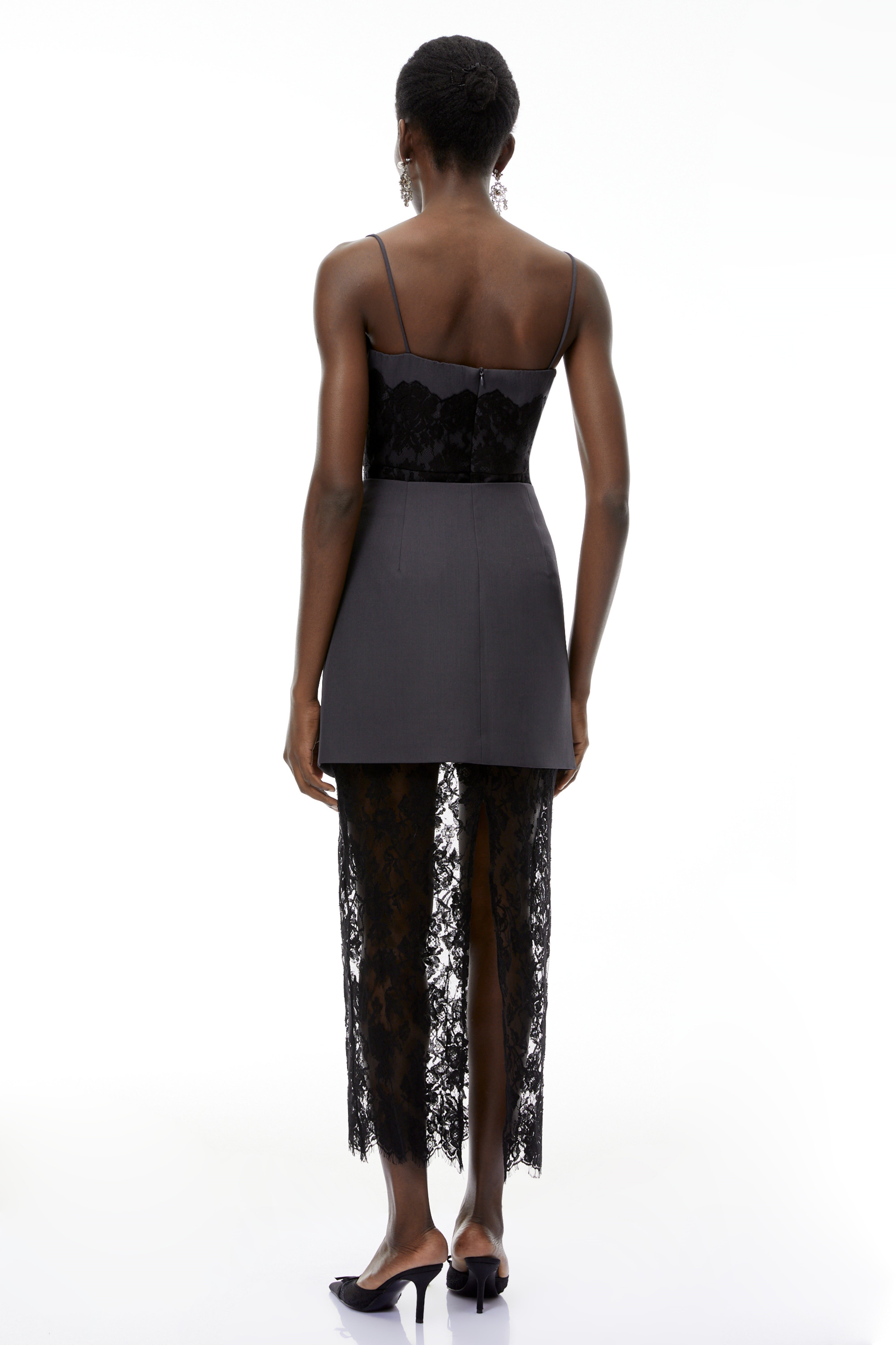 Fiona – Asymmetrisches Maxikleid mit grauen Spitzen-Einsätzen