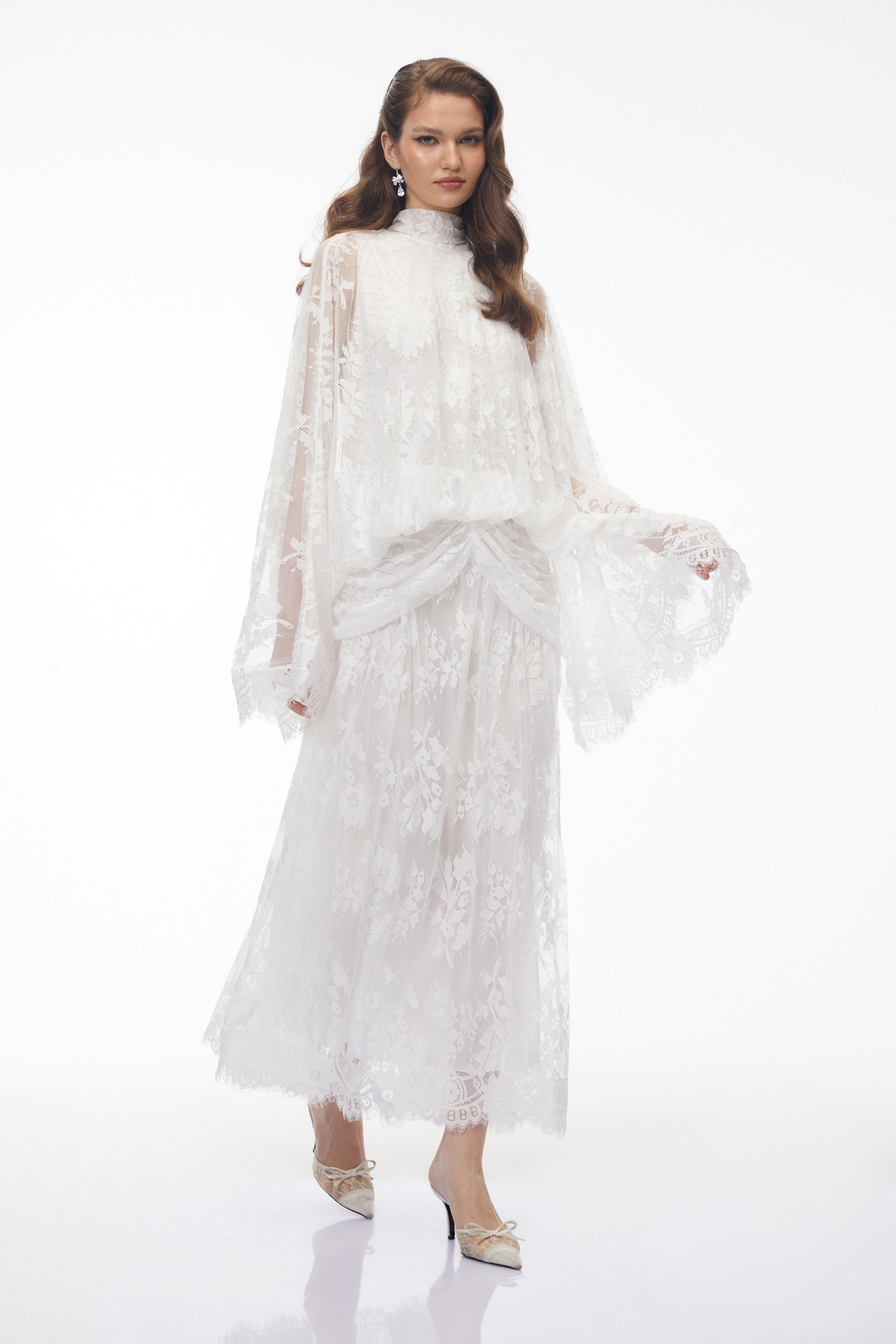 Robe longue drapée en dentelle Franziska White