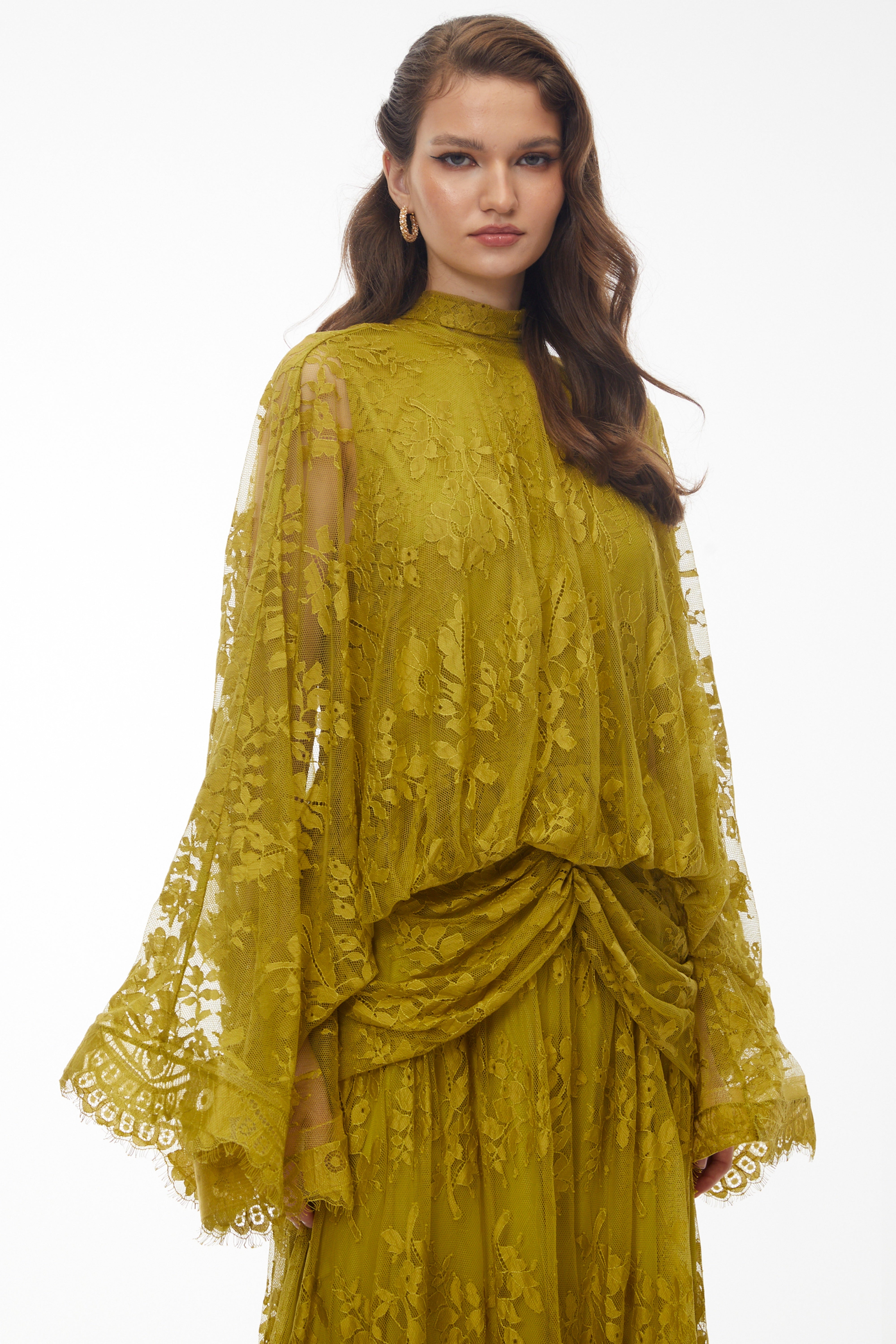 Robe longue drapée en dentelle jaune Franziska