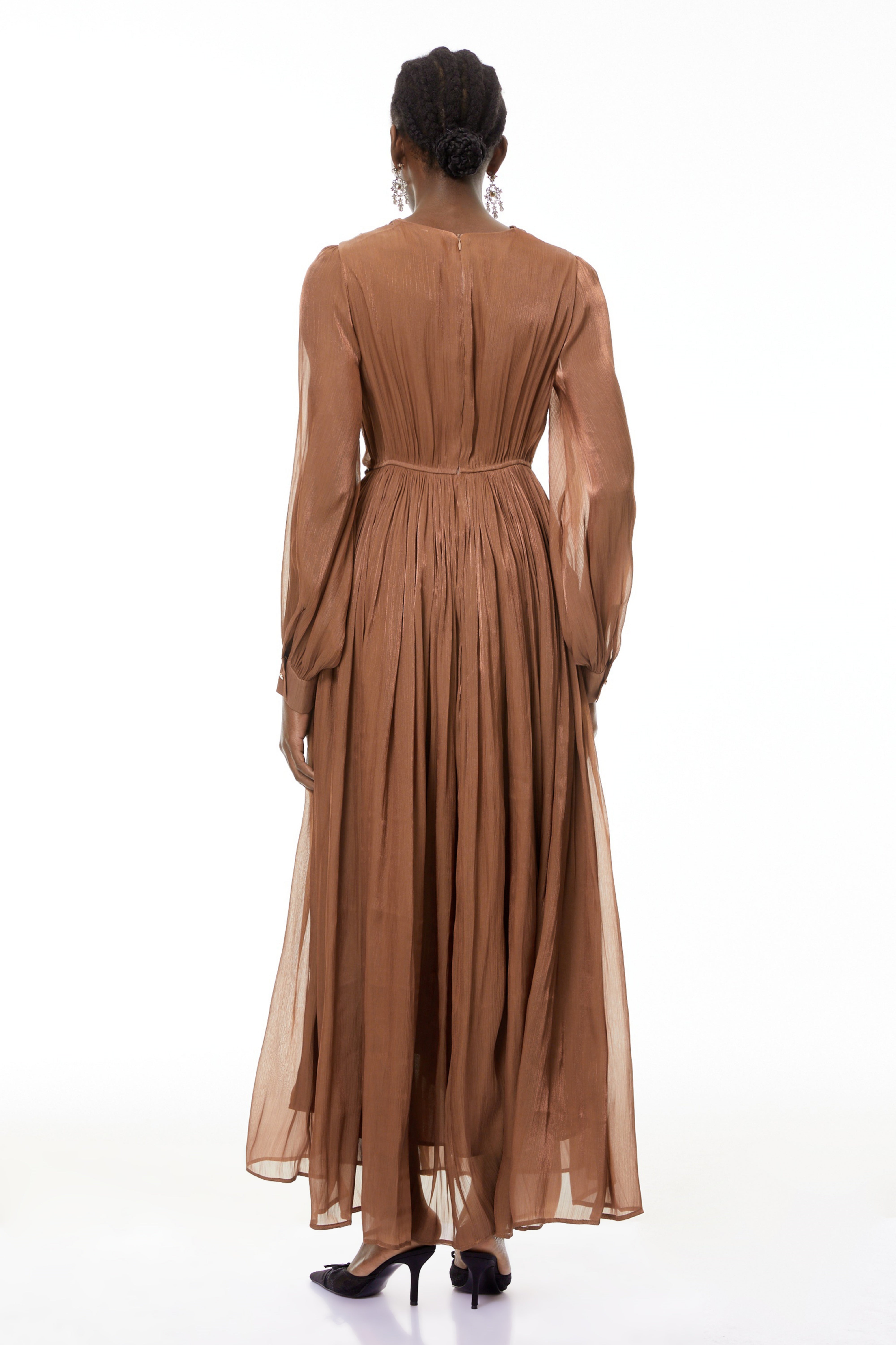 فستان طويل مطرز بزخارف من جيزيلا براون