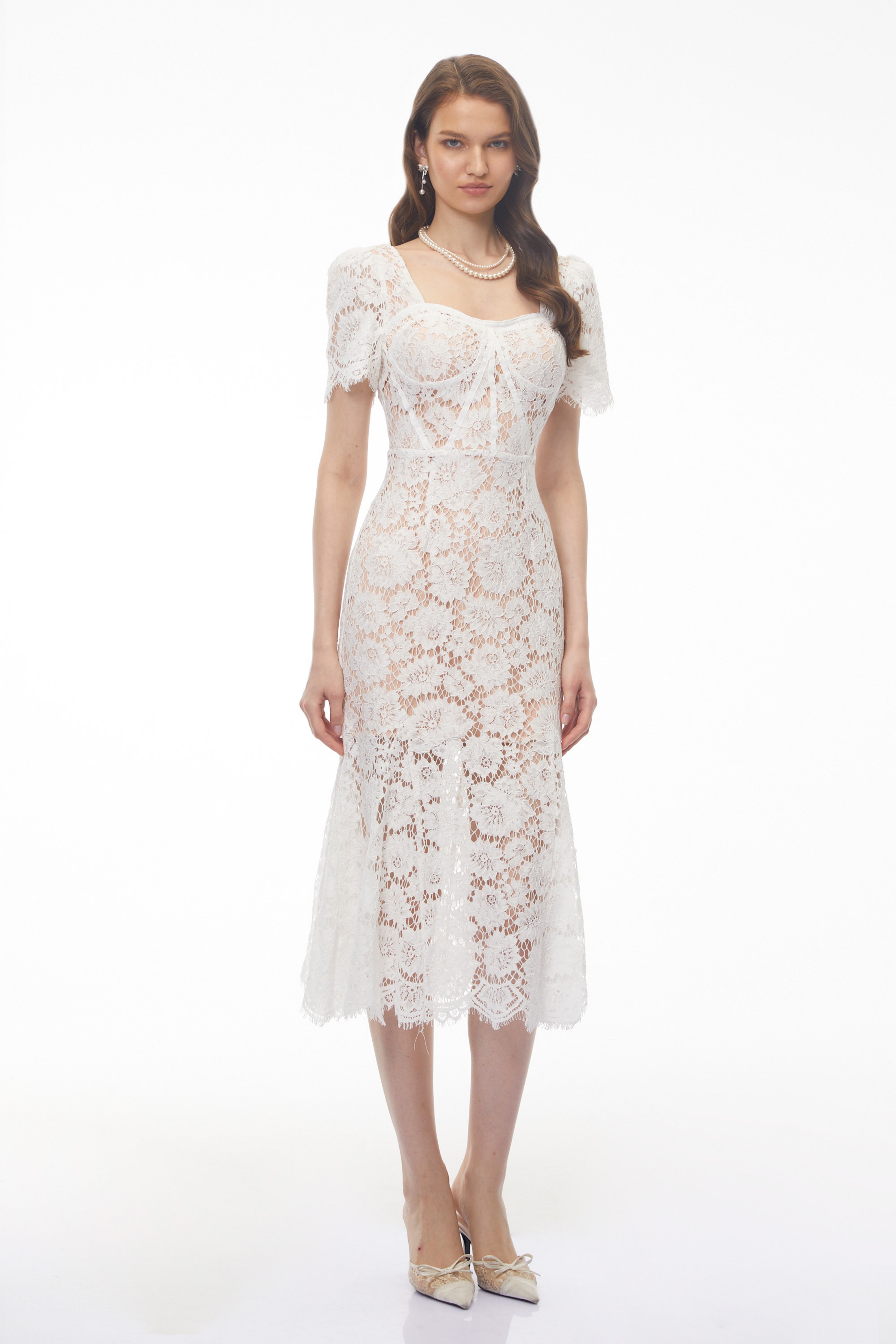 Robe mi-longue à manches bouffantes en dentelle à fleurs, couleur blanc cassé