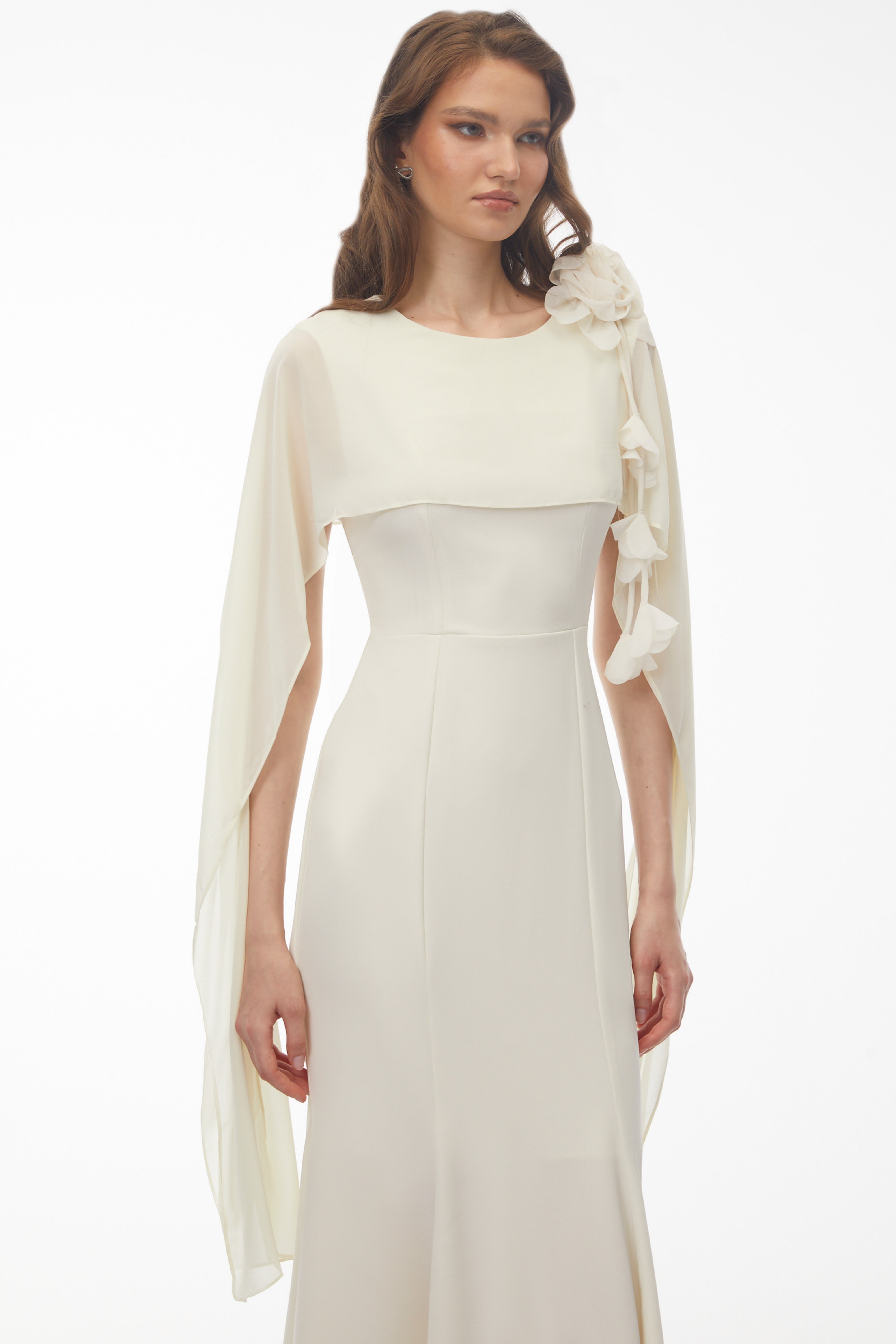 Robe midi Giuliana blanche à manches cape et motifs floraux en 3D