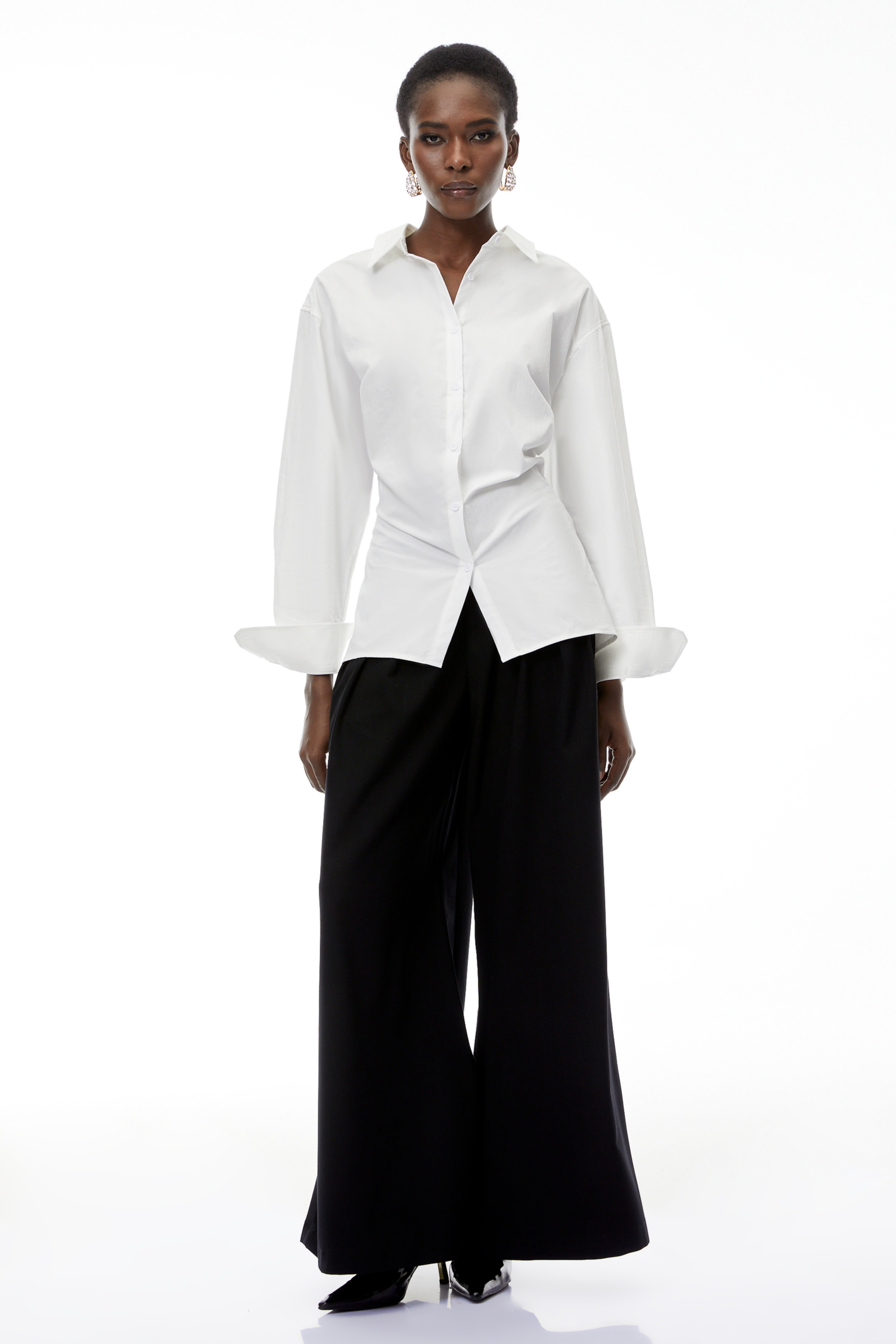 Gracie White – Shirt mit geraffter Taille