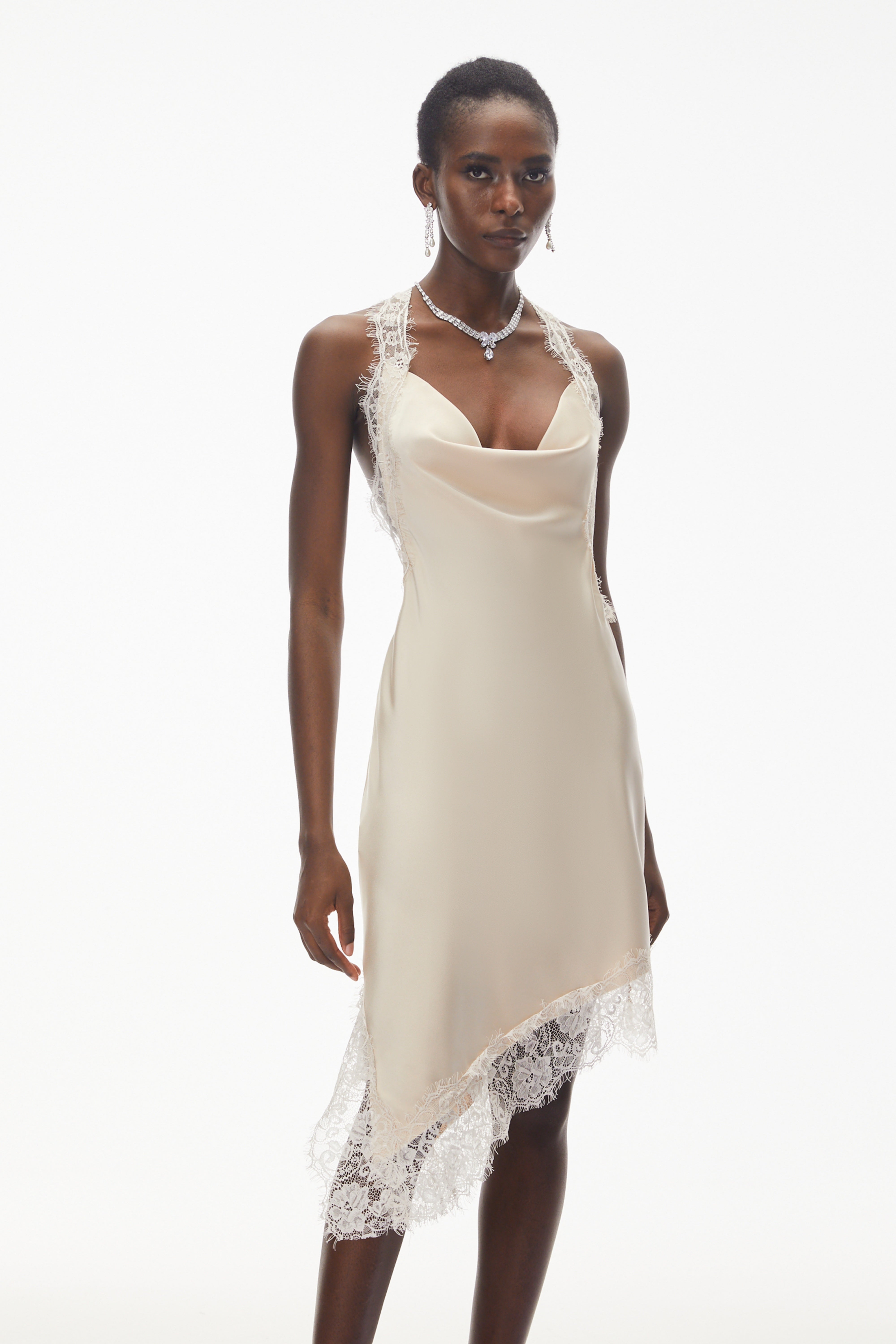 فستان قصير من الساتان برقبة حلقية من غودرون نيوترال