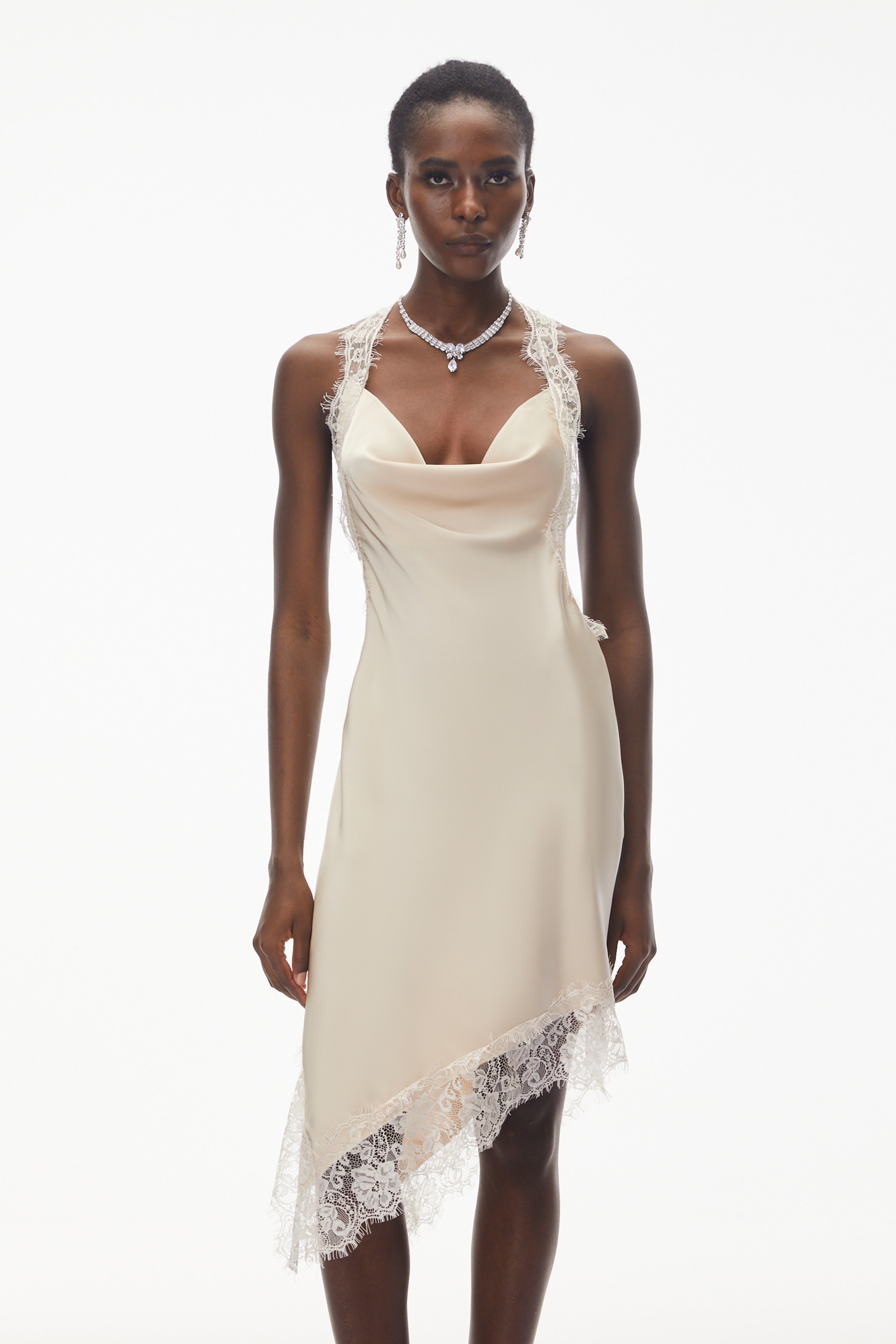 فستان قصير من الساتان برقبة حلقية من غودرون نيوترال