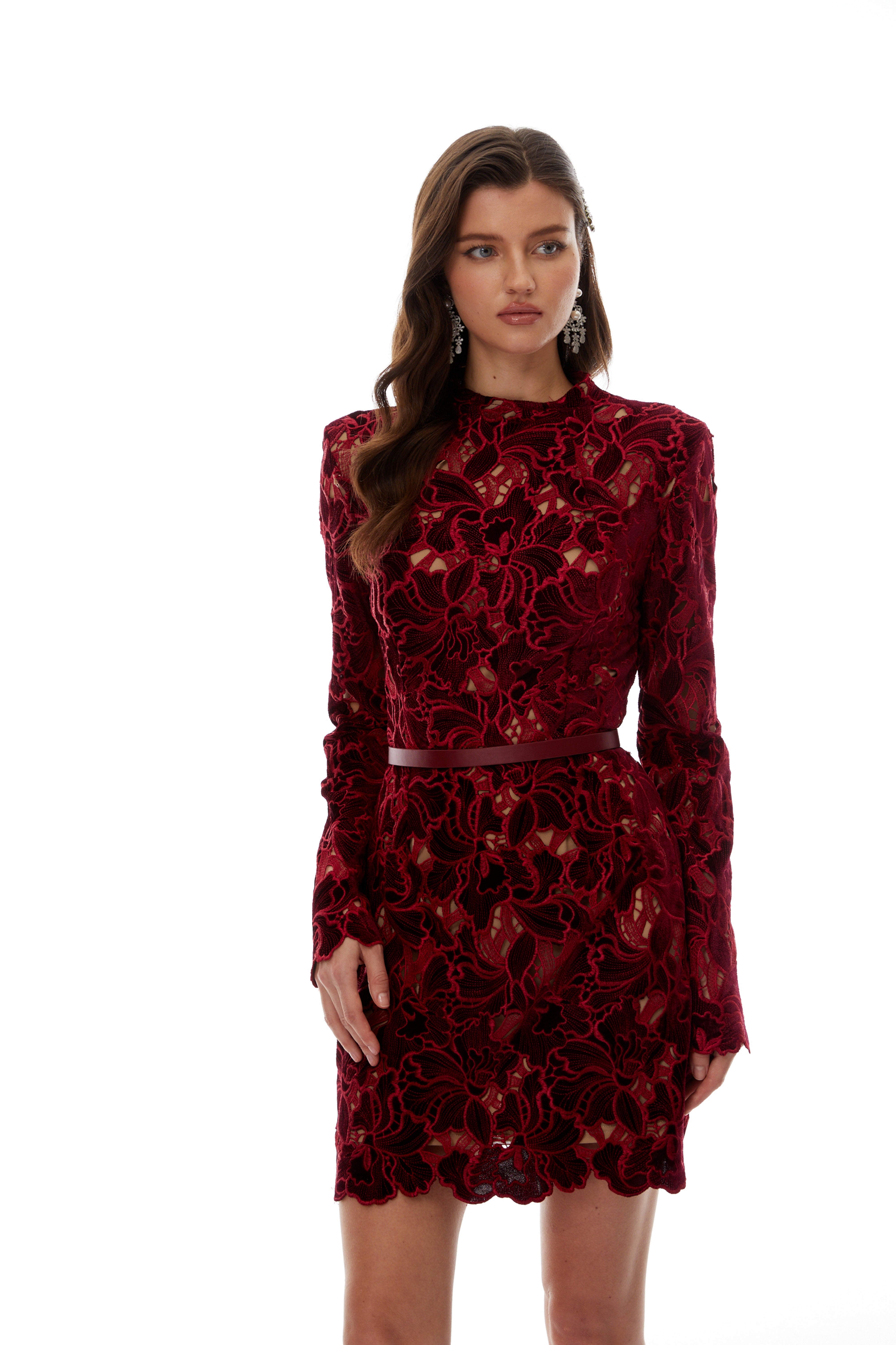 Rotes Minikleid mit Blumenstickerei