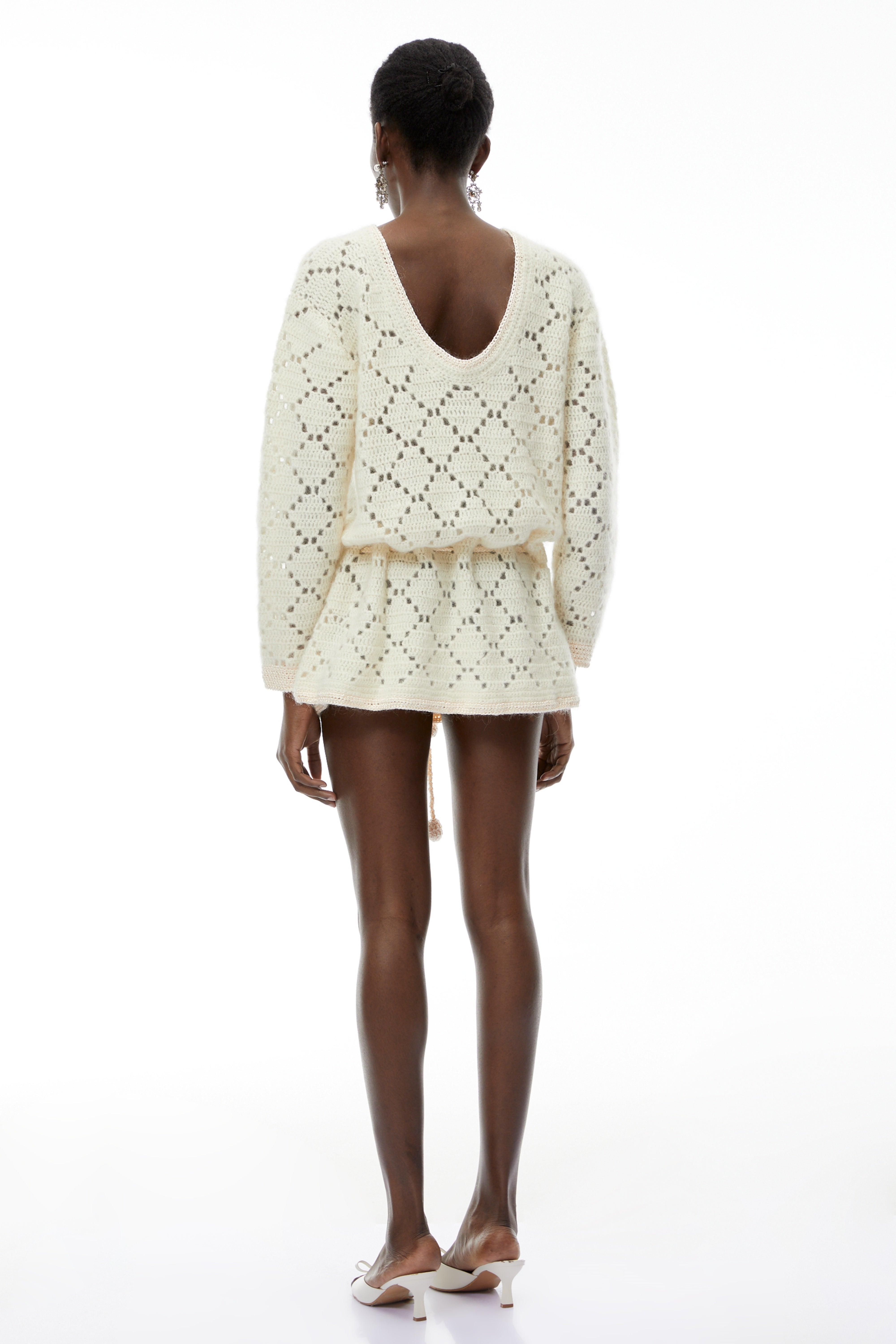 Harper – cremefarbenes, weißes Minikleid aus Strick mit offenem Rücken