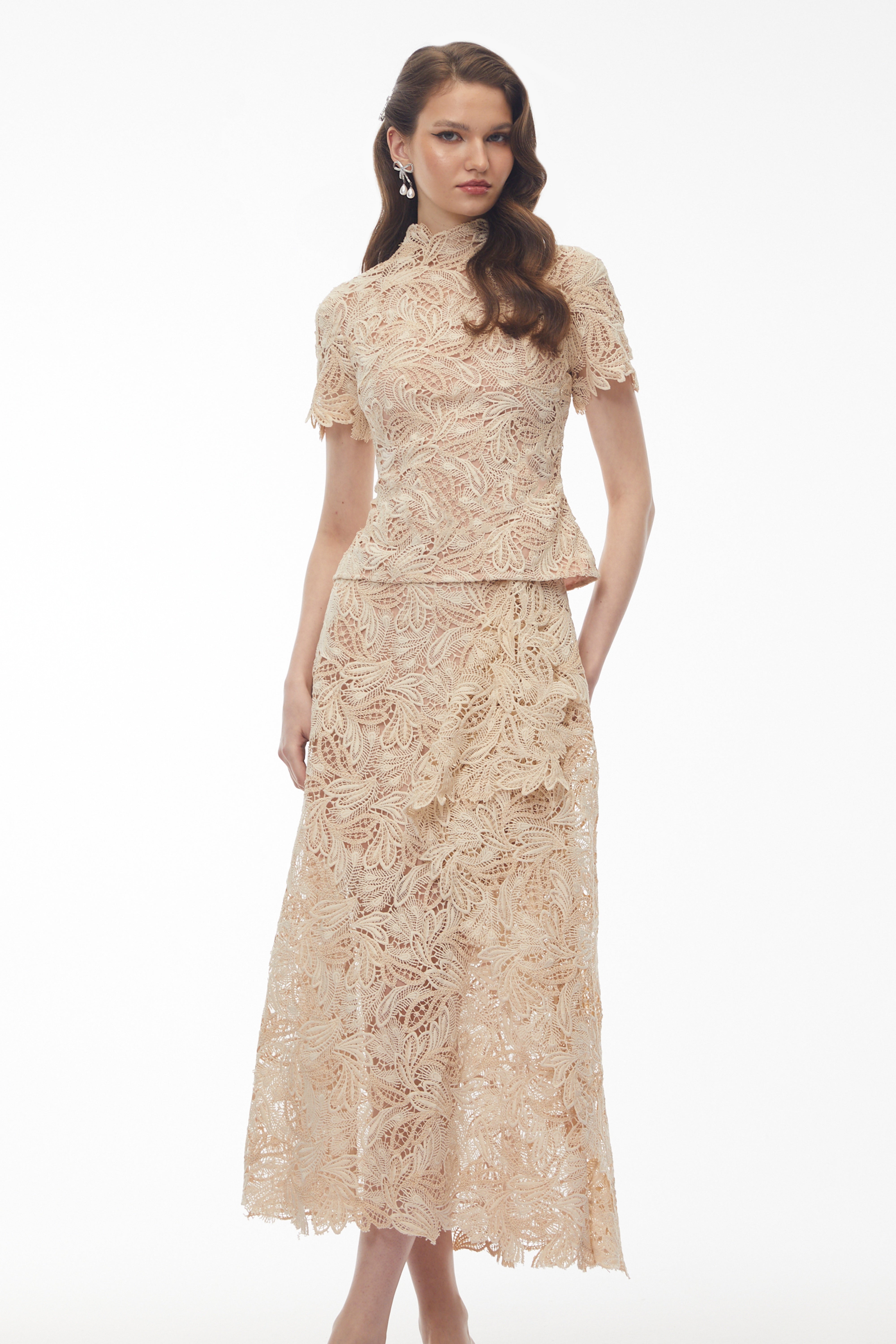 Ensemble chemisier et jupe en dentelle à motif floral Helena Champagne