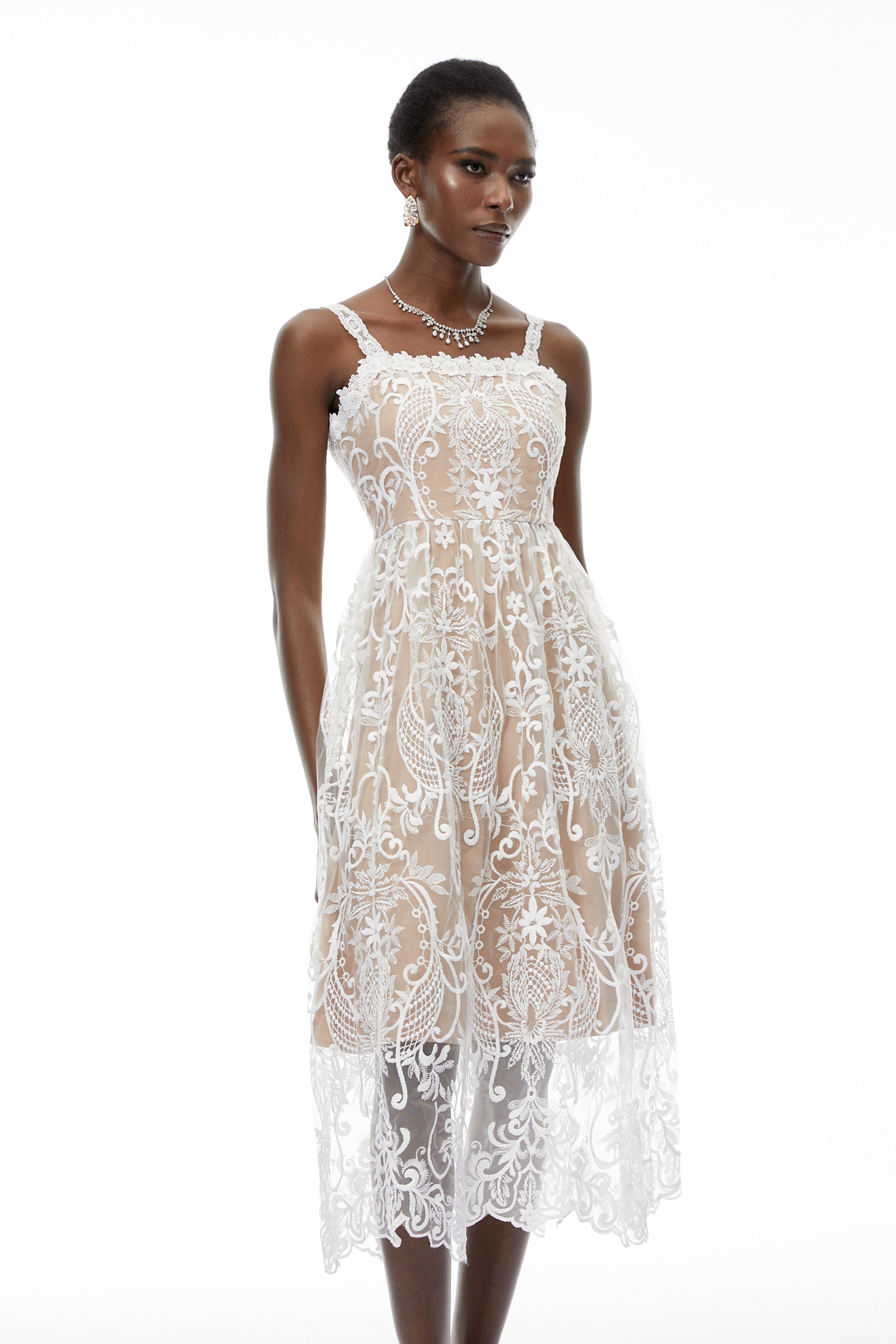 Hermione – Midi-Kleid aus weißer Spitze mit Blumenstickerei