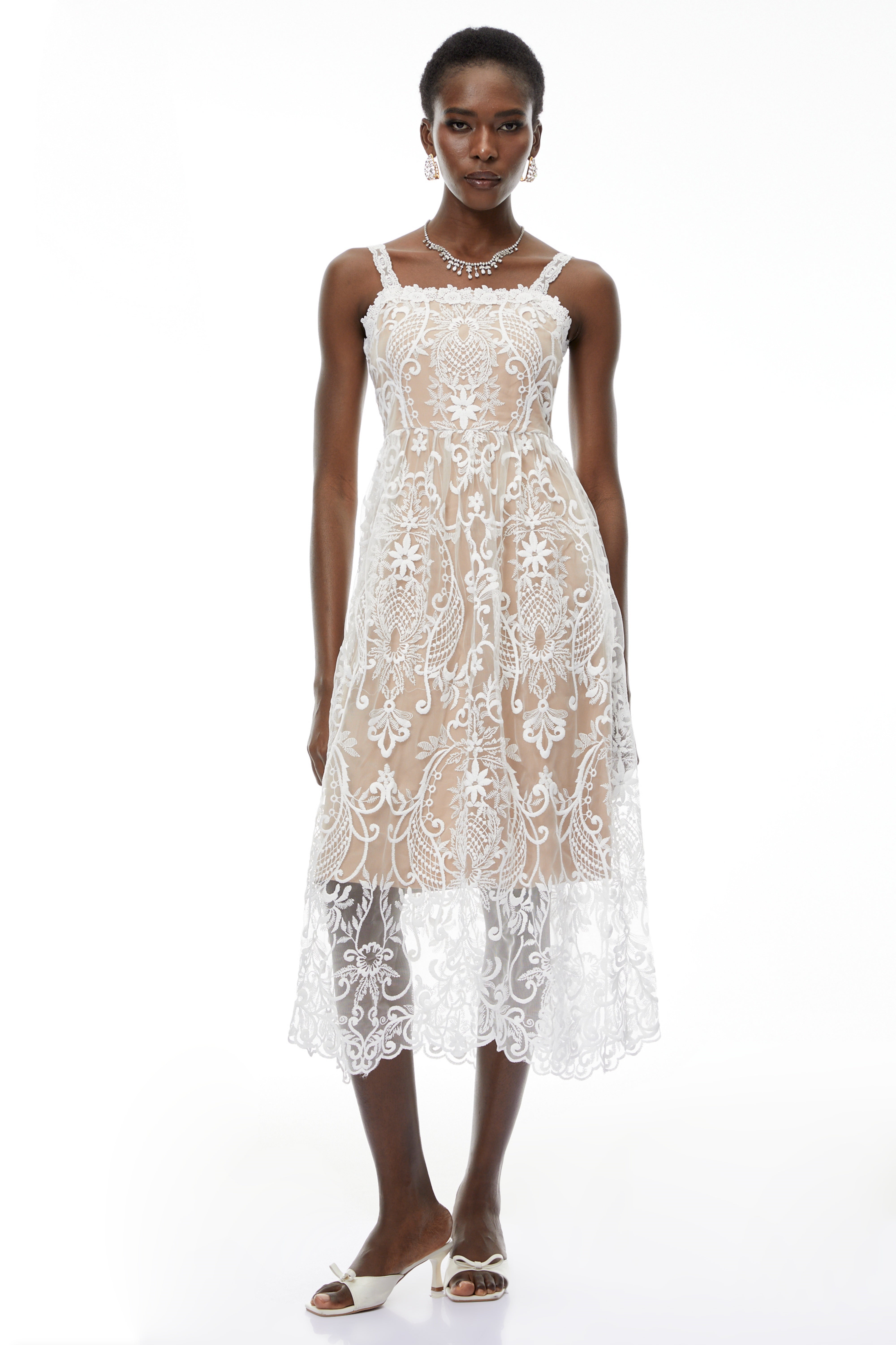 Hermione – Midi-Kleid aus weißer Spitze mit Blumenstickerei