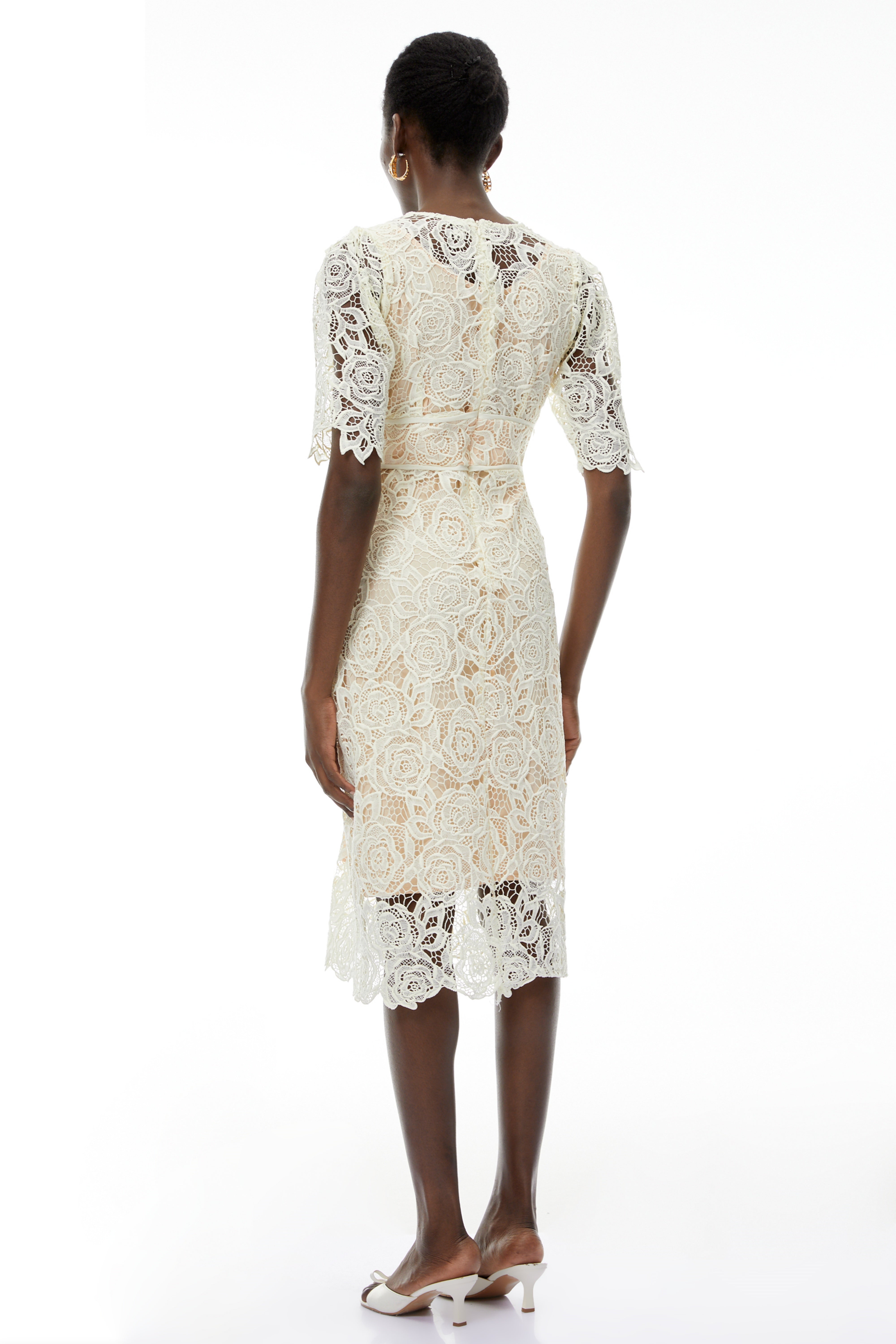 Hypatia – Midi-Kleid in Neutraltönen mit Spitzenstickerei