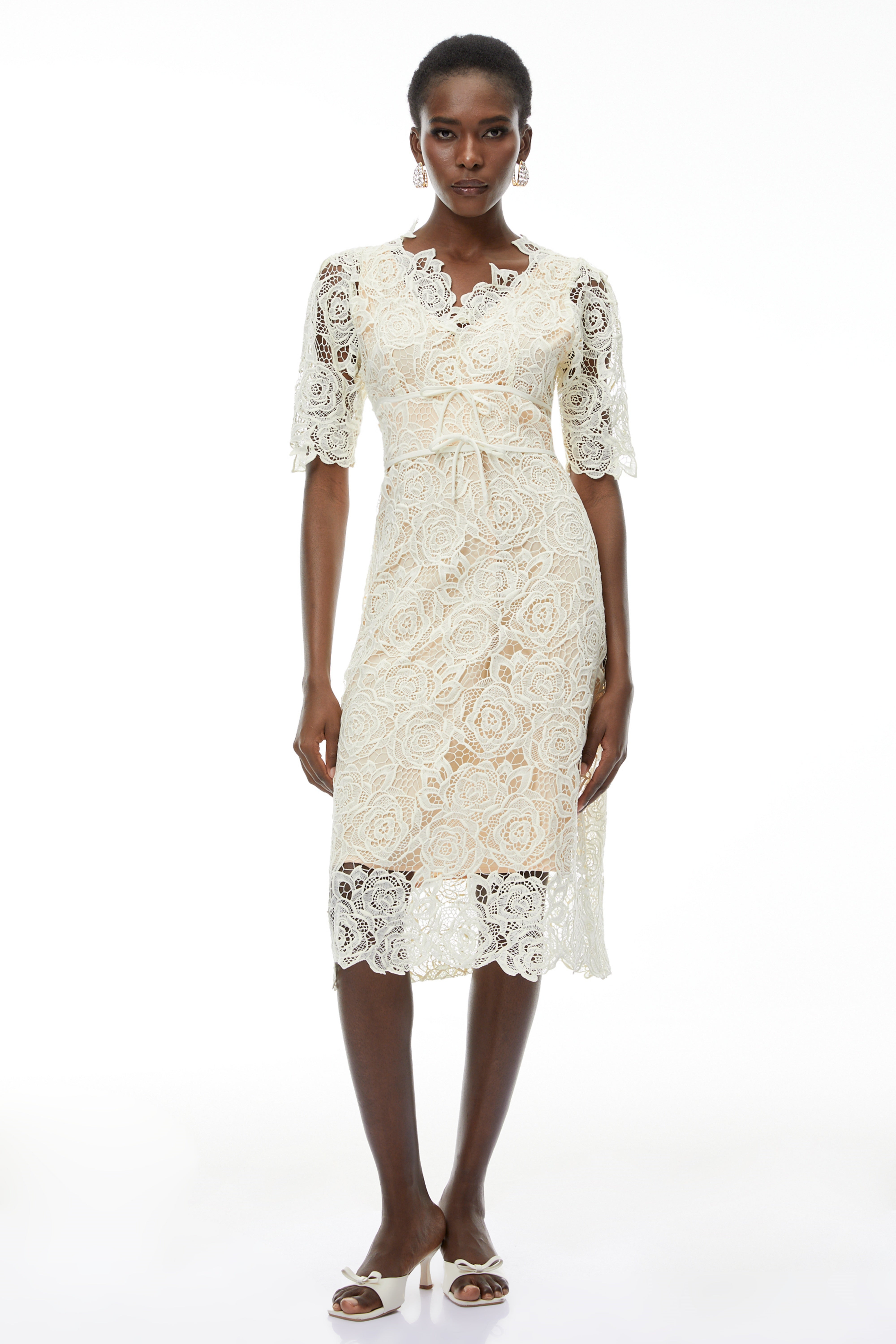 Hypatia – Midi-Kleid in Neutraltönen mit Spitzenstickerei