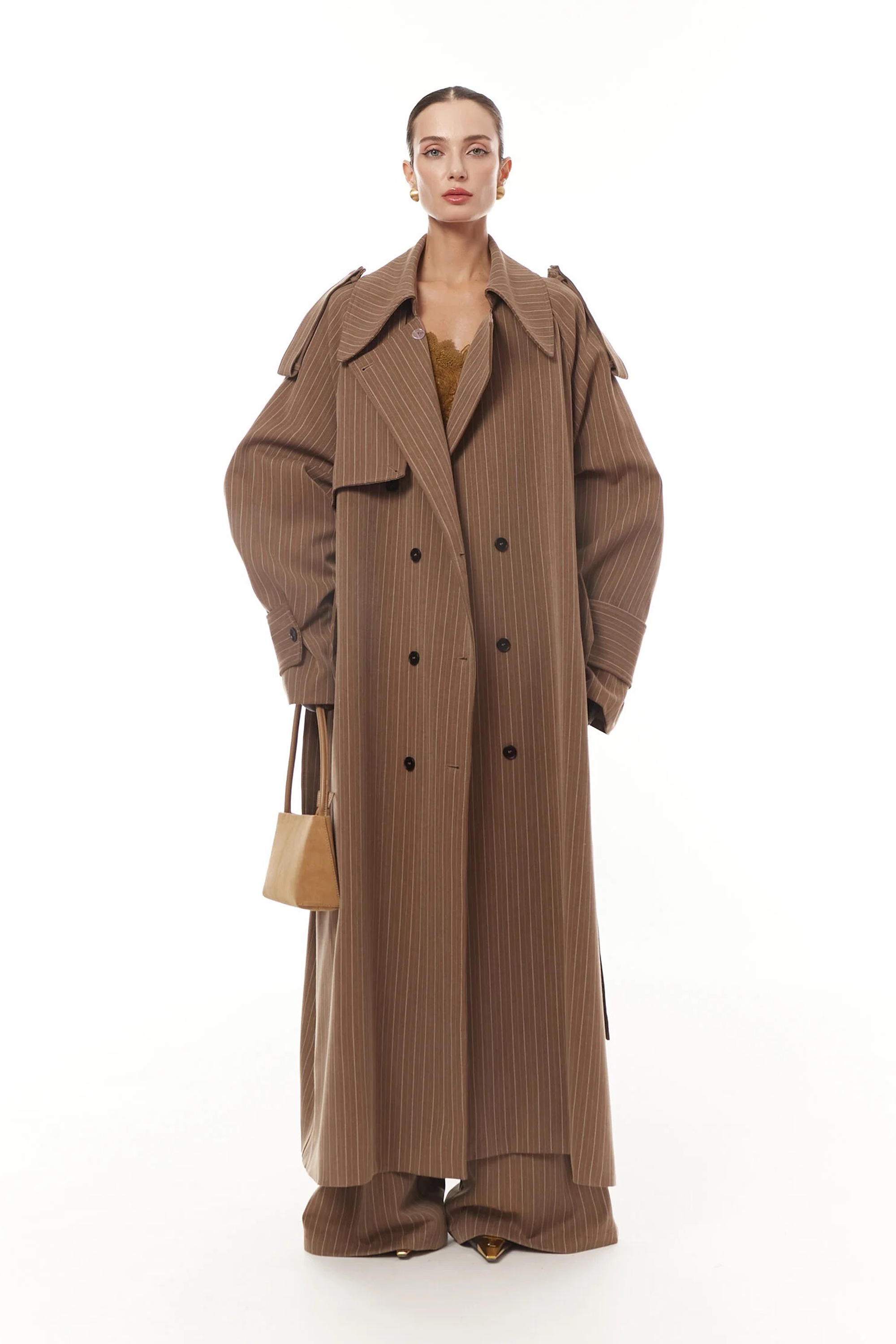 طقم معطف طويل مخطط وبنطلون من كليمانس براون