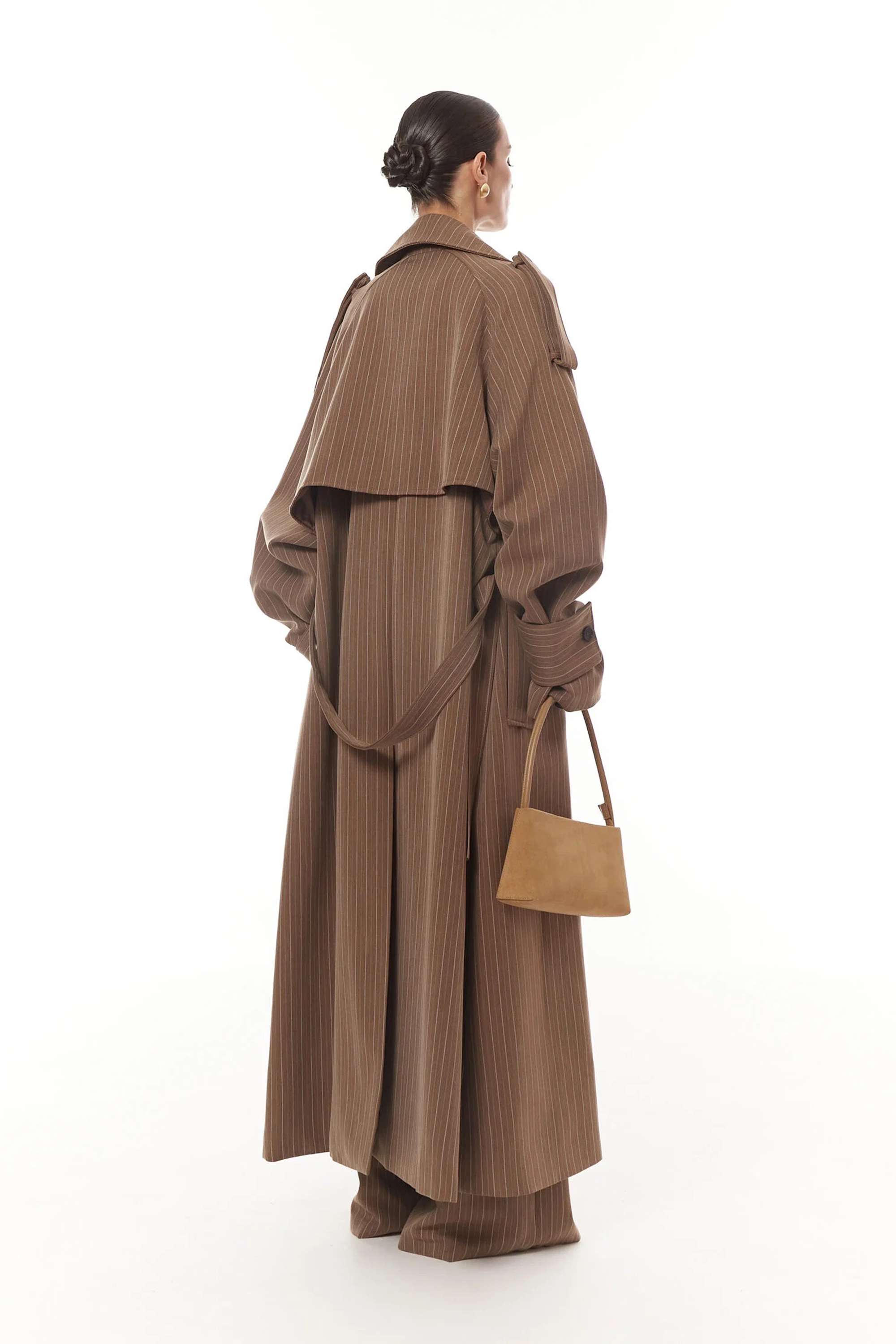 طقم معطف طويل مخطط وبنطلون من كليمانس براون