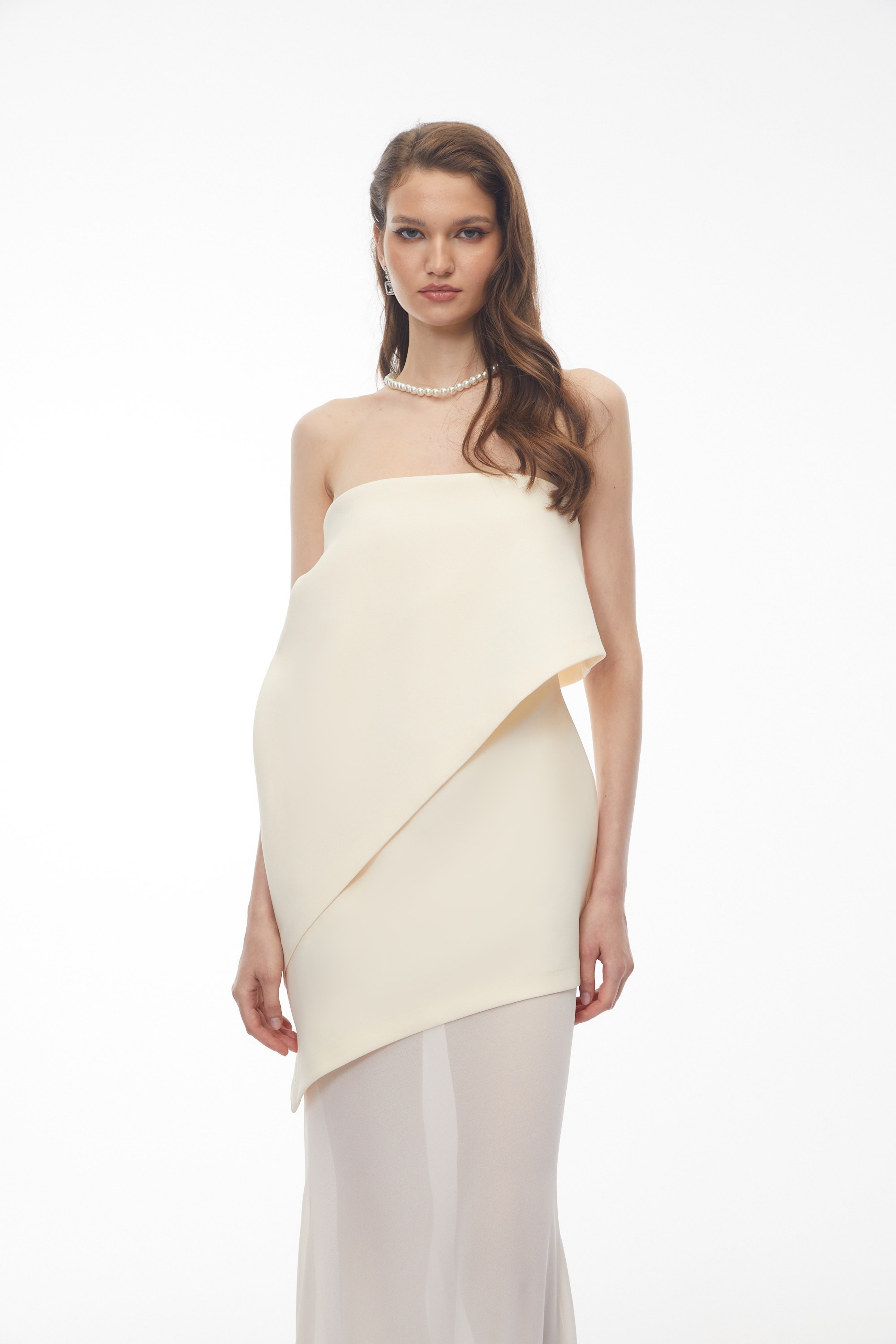 فستان طويل غير متماثل من شبكة شفافة باللون الأبيض العاجي من Idalina