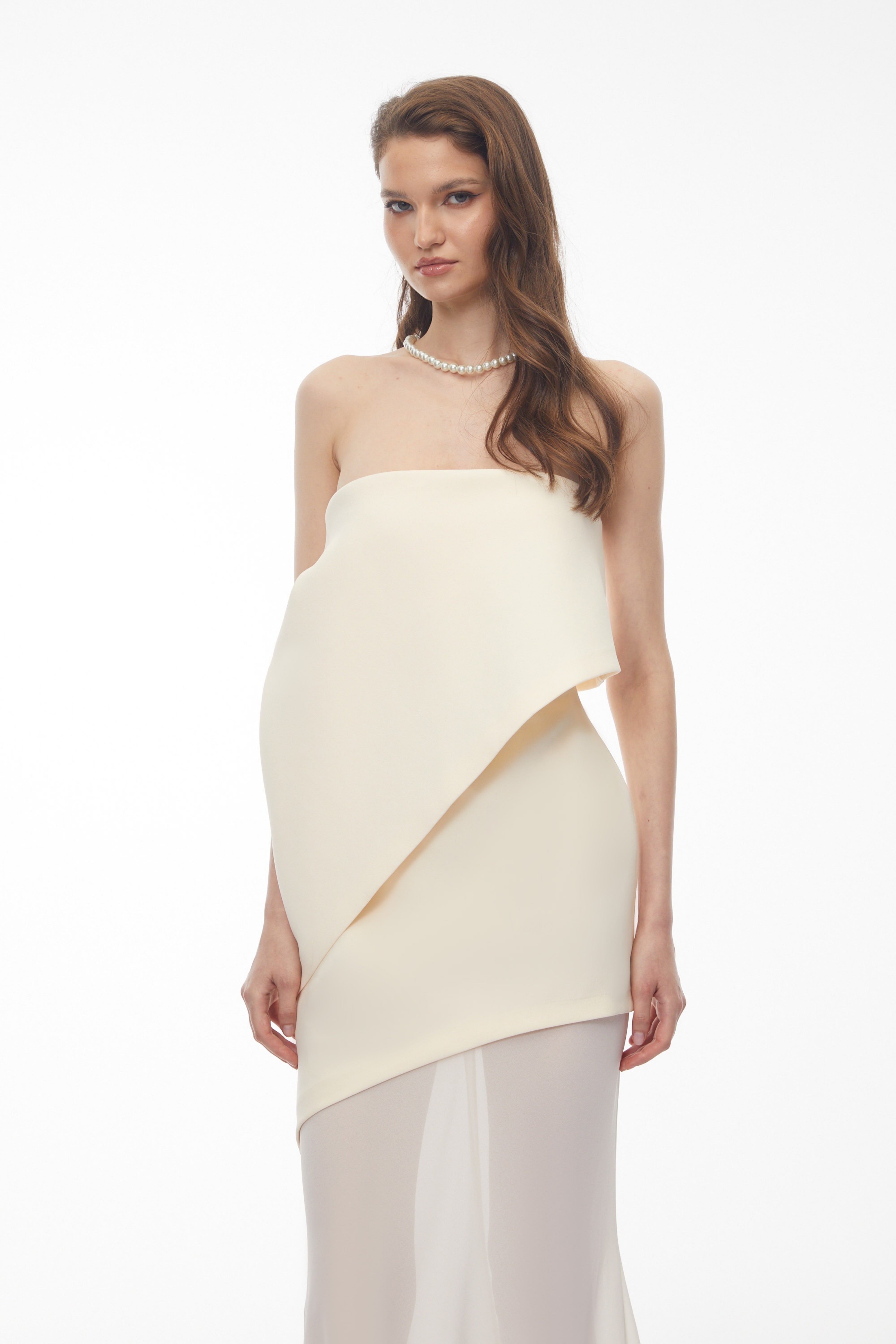 فستان طويل غير متماثل من شبكة شفافة باللون الأبيض العاجي من Idalina