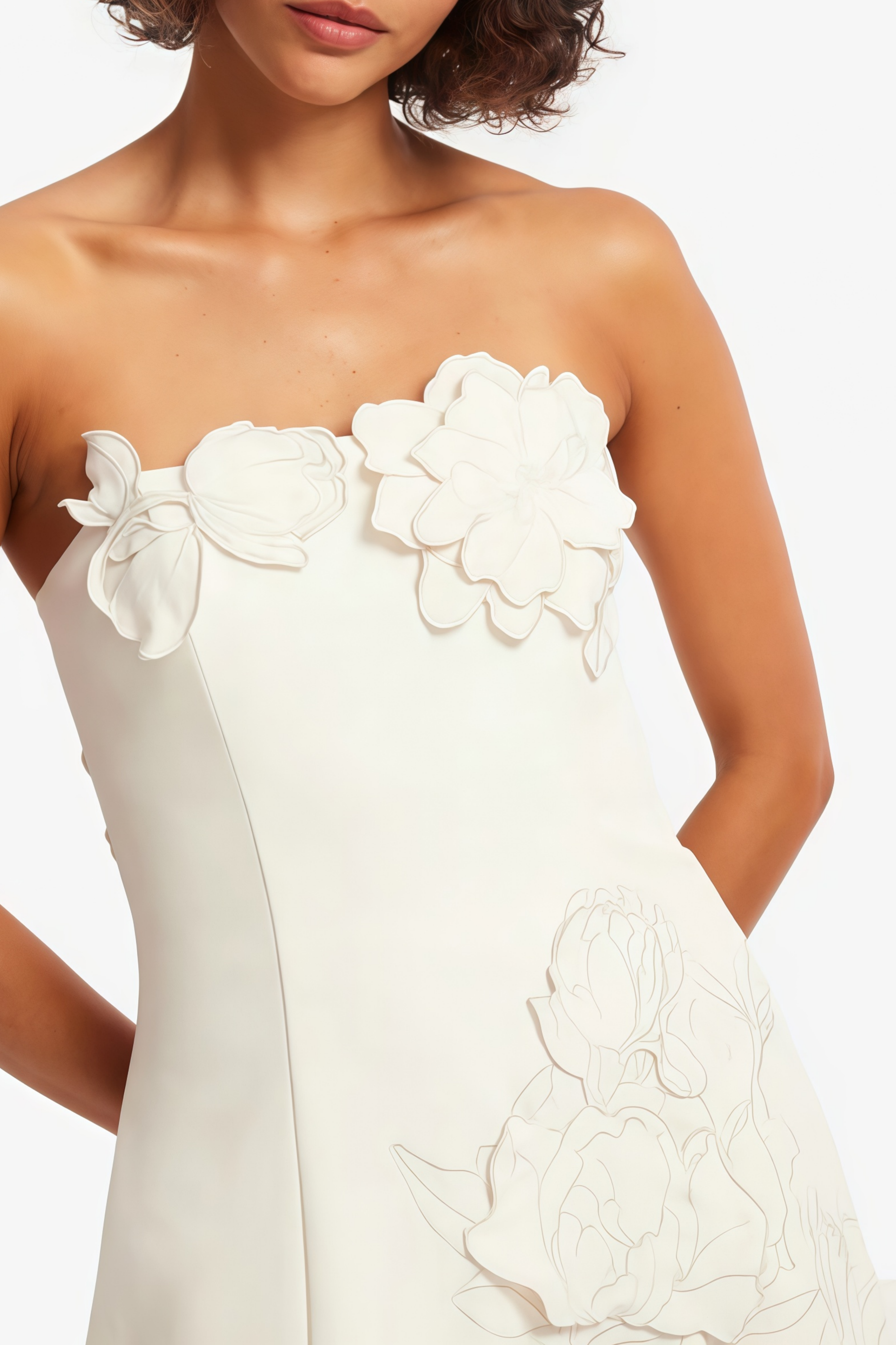 Inga Cremeweißes trägerloses Minikleid mit Blumenstickerei