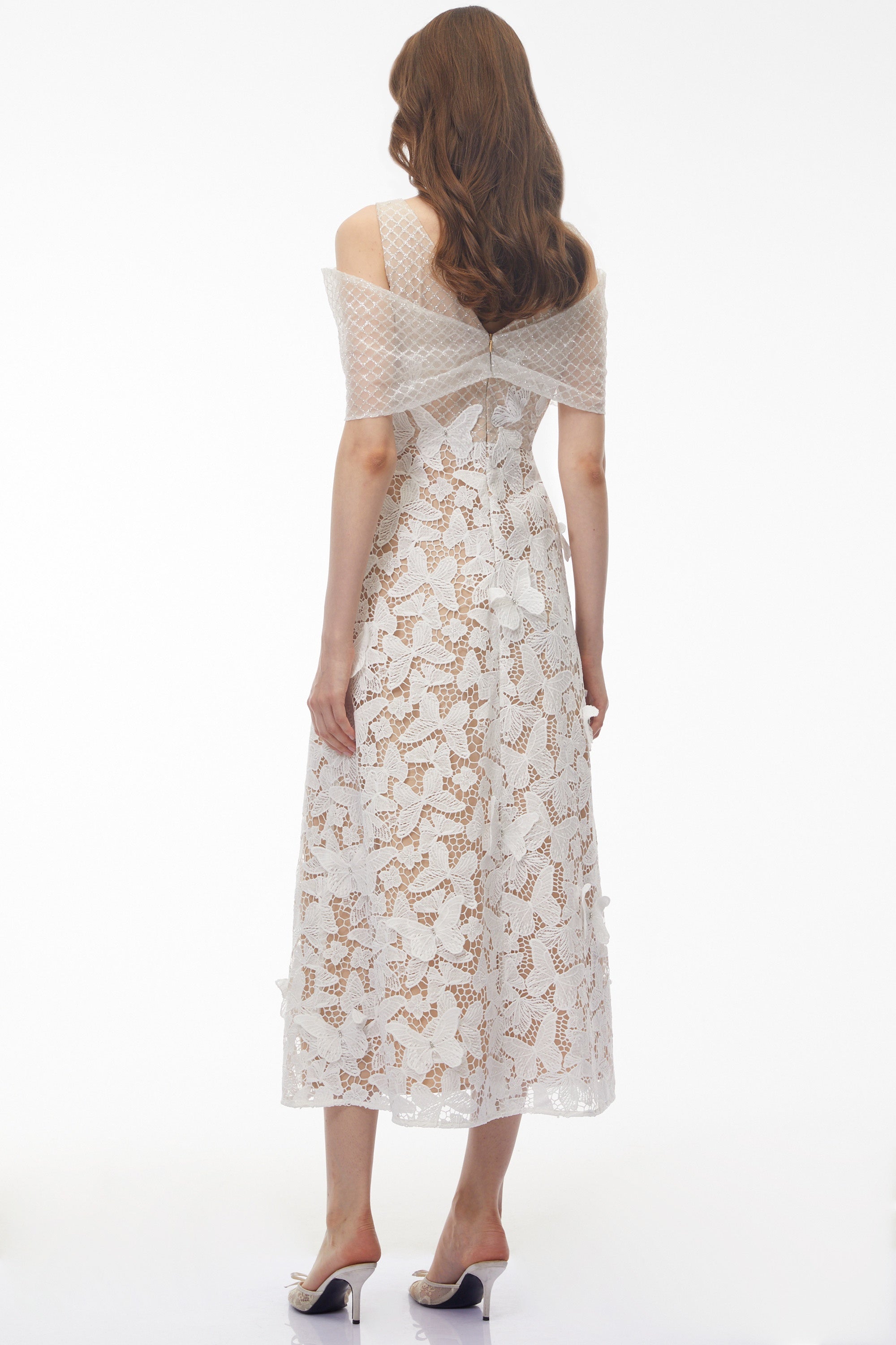 Robe mi-longue Isla White à épaules dénudées avec application papillon
