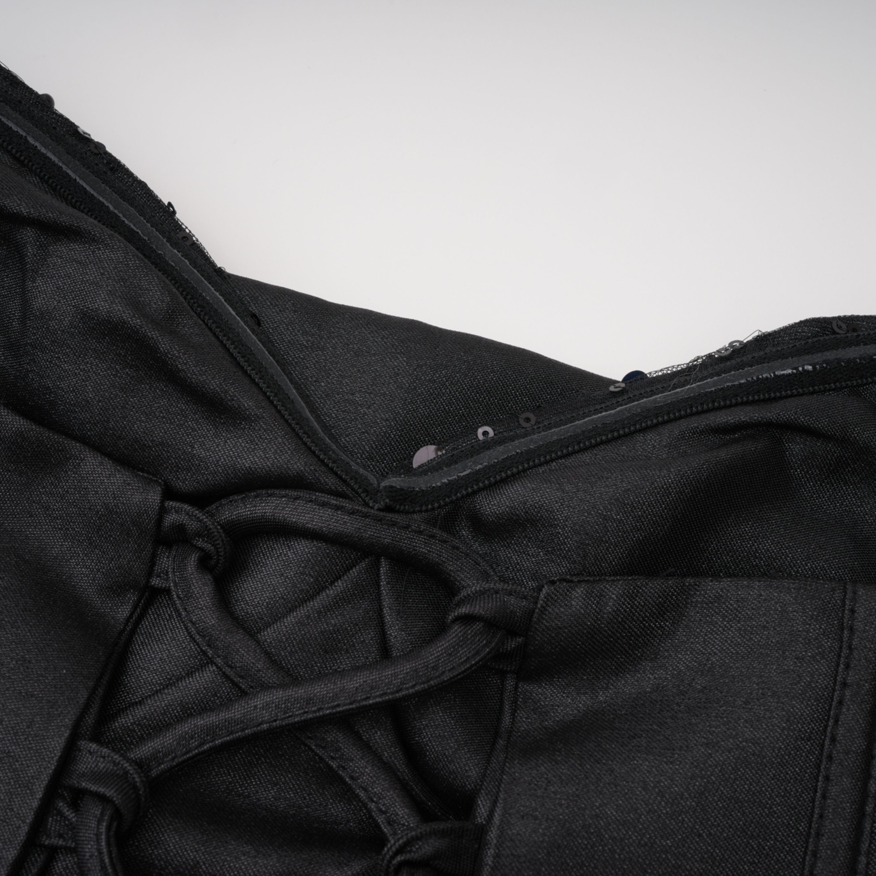 فستان طويل بصدّار كورسيه أسود من Ivana