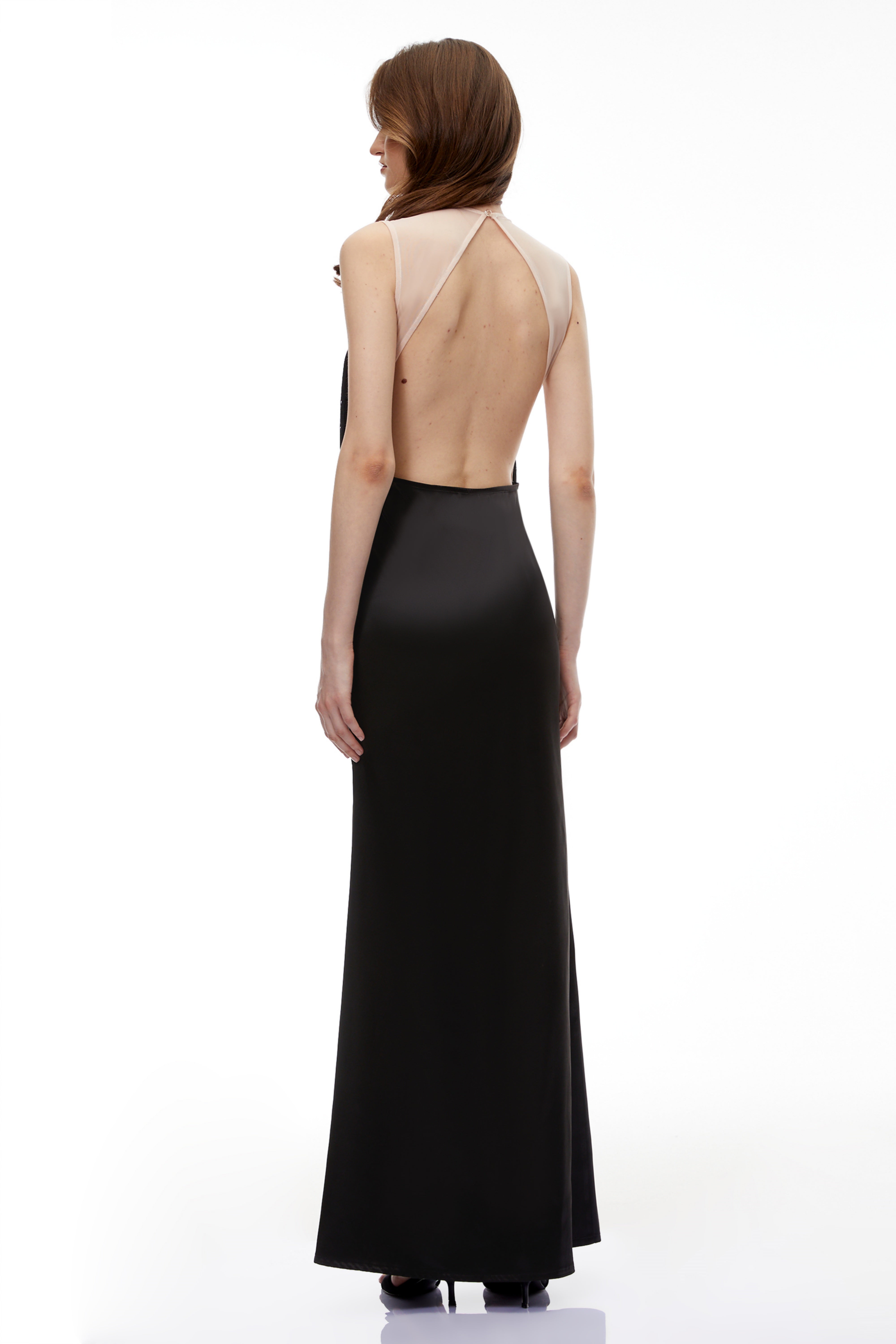 فستان طويل شبه شفاف باللون الأسود من Jochebed مزين بشراشيب