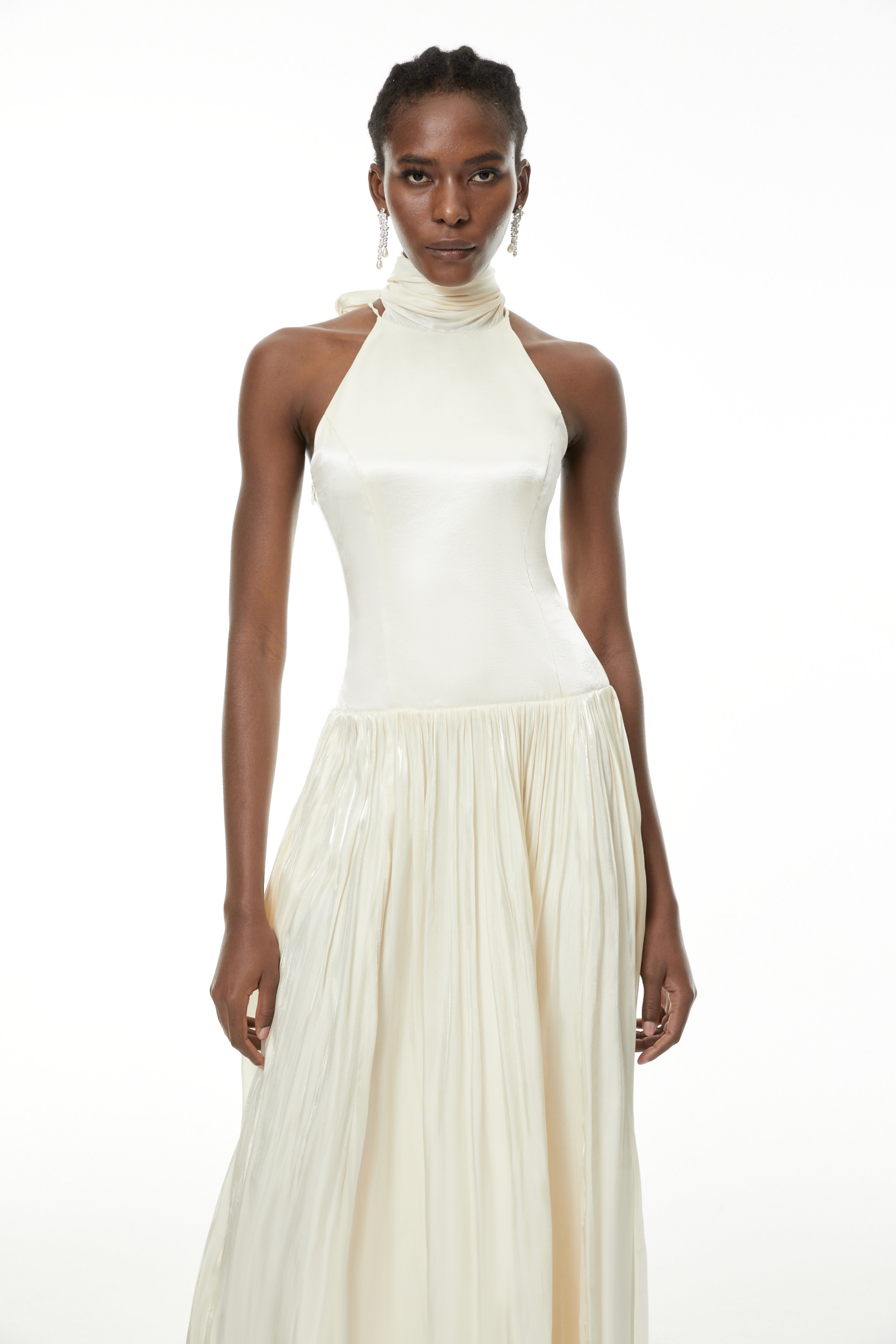 فستان طويل مطوي برقبة حلقية من جوفيتا وايت