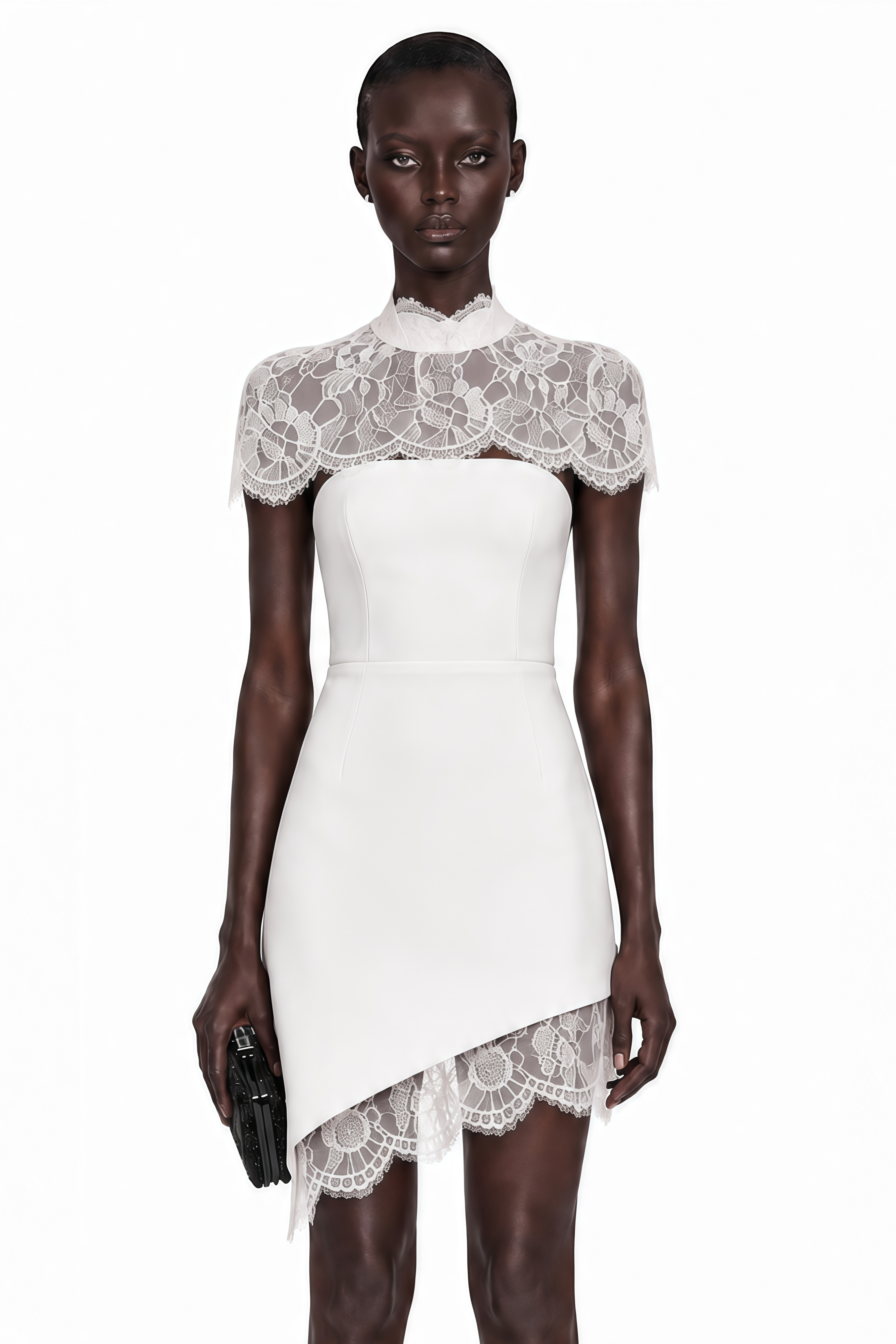 فستان قصير من جوليانا وايت بكتفين مكشوفين وأجزاء من الدانتيل غير المتناسقة