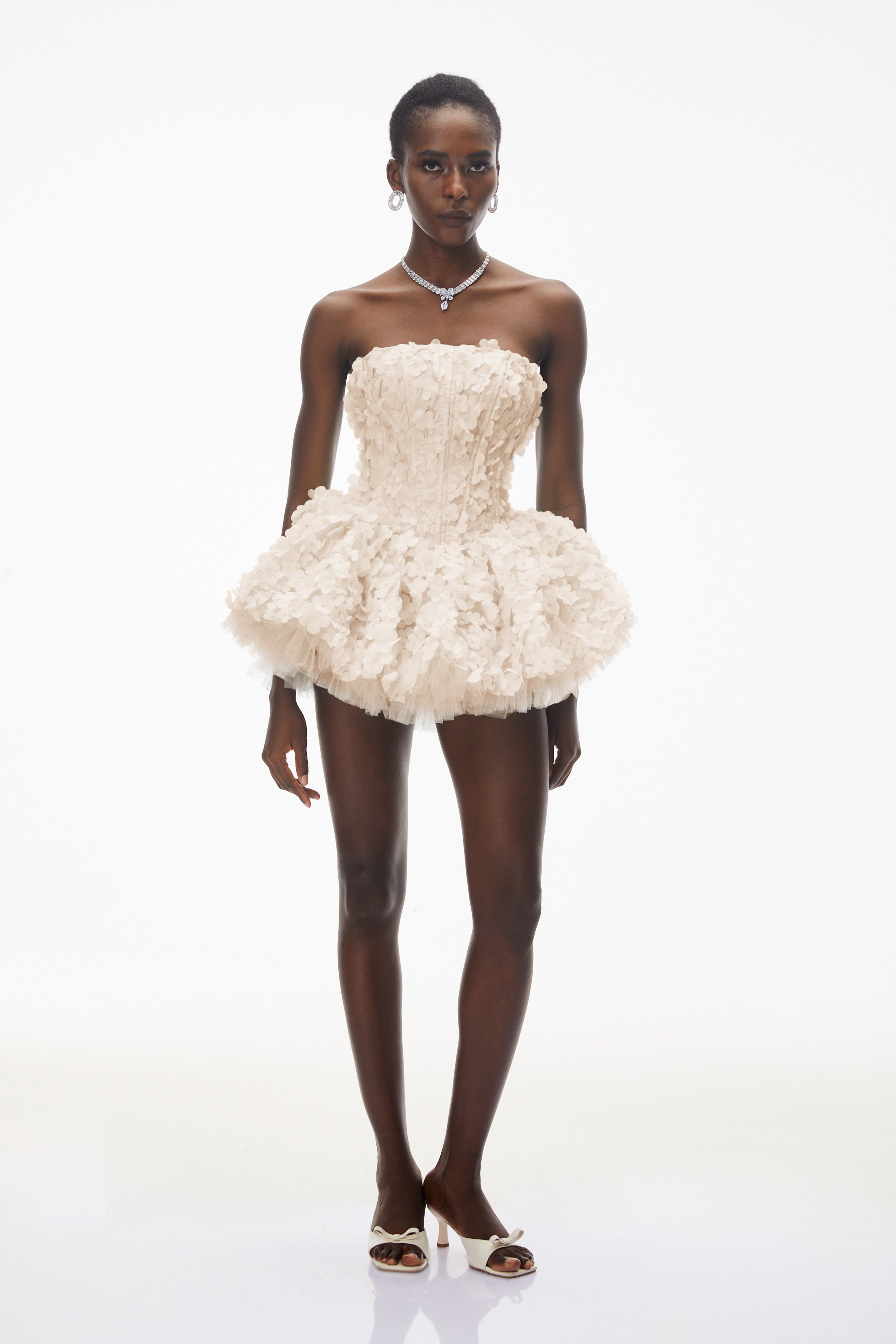 فستان قصير "جون كريم 3D بيتال باف"