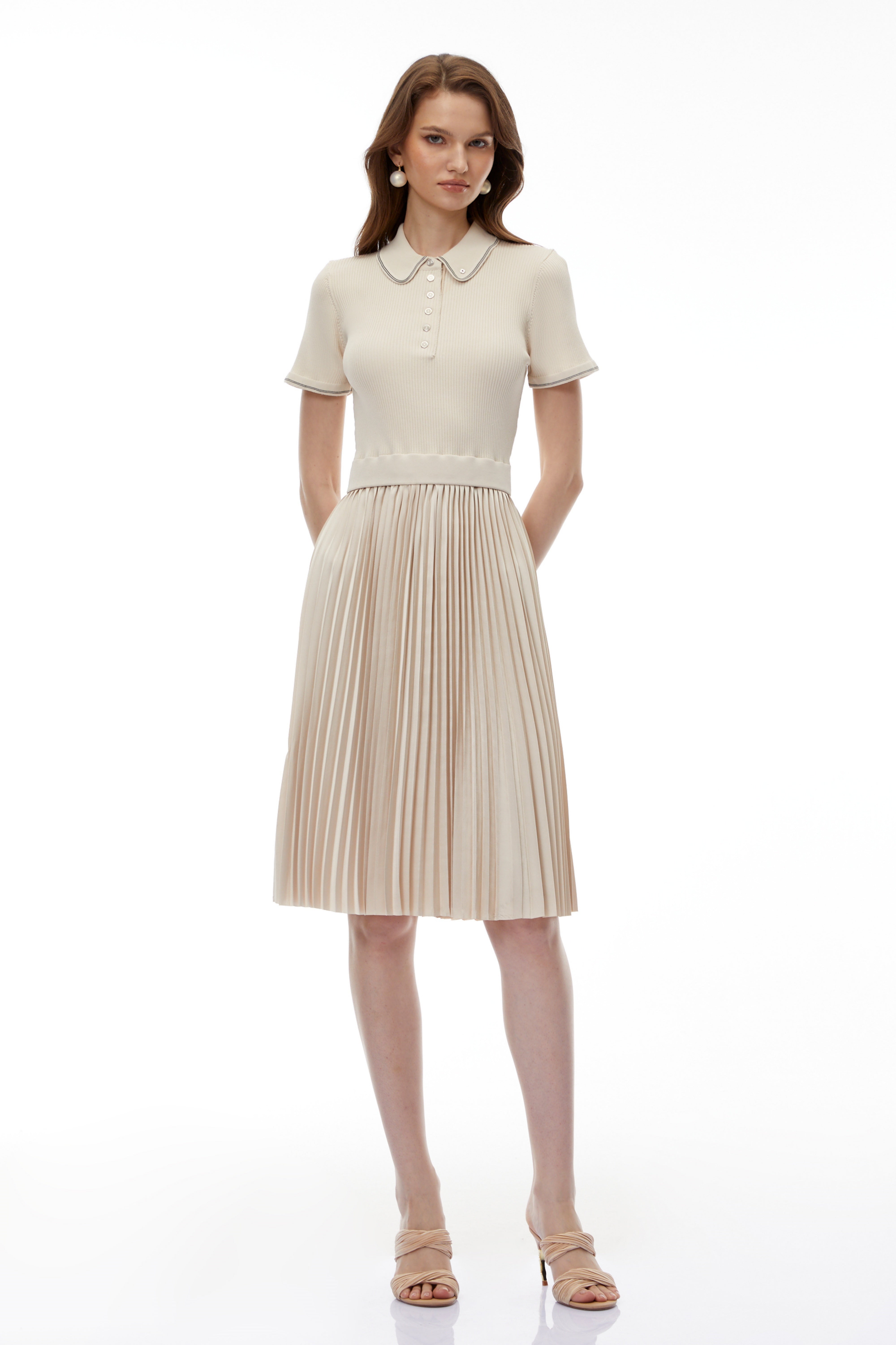 فستان كاليپسو ميدي بلون كريمي من نسيج مطاطي