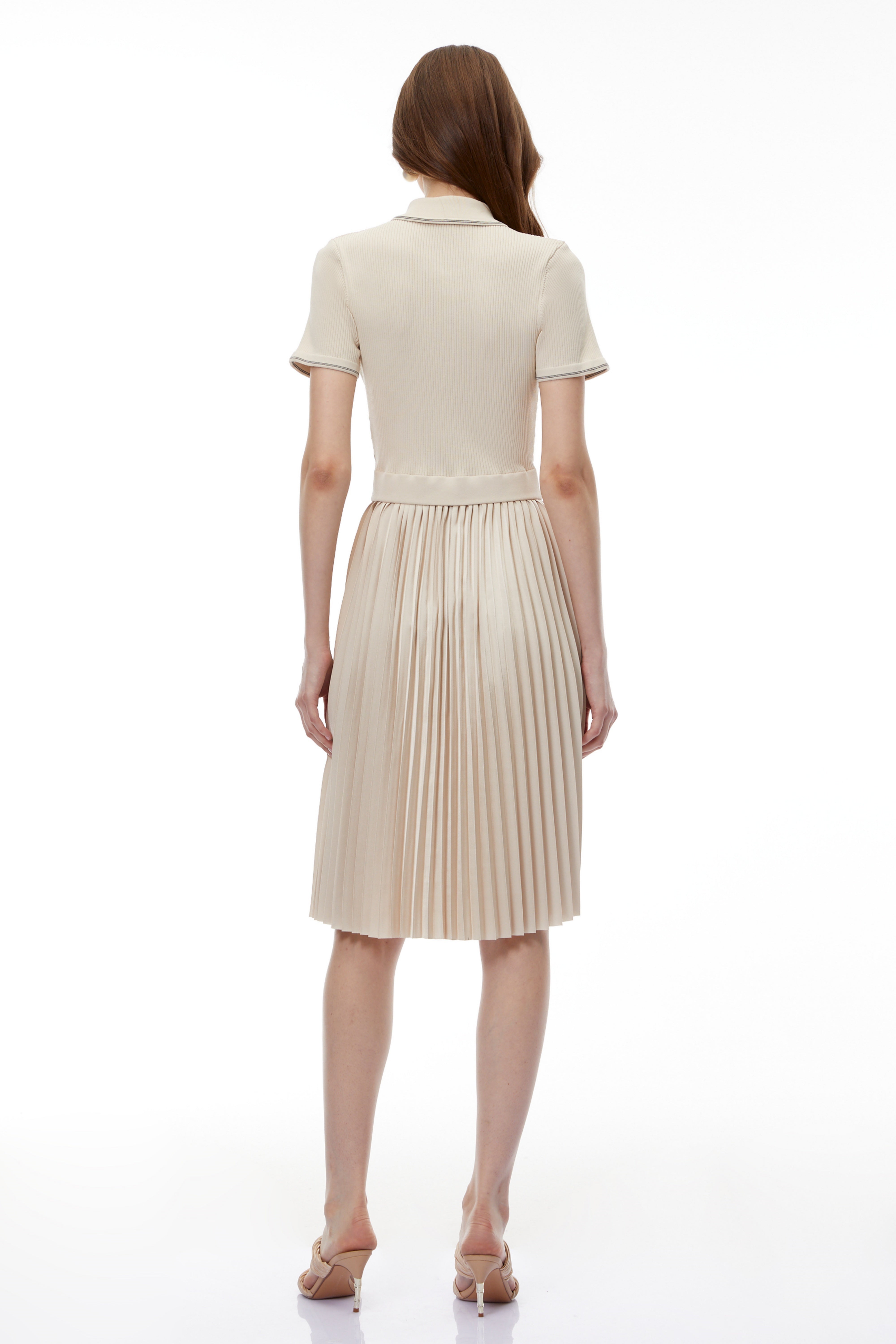 فستان كاليپسو ميدي بلون كريمي من نسيج مطاطي