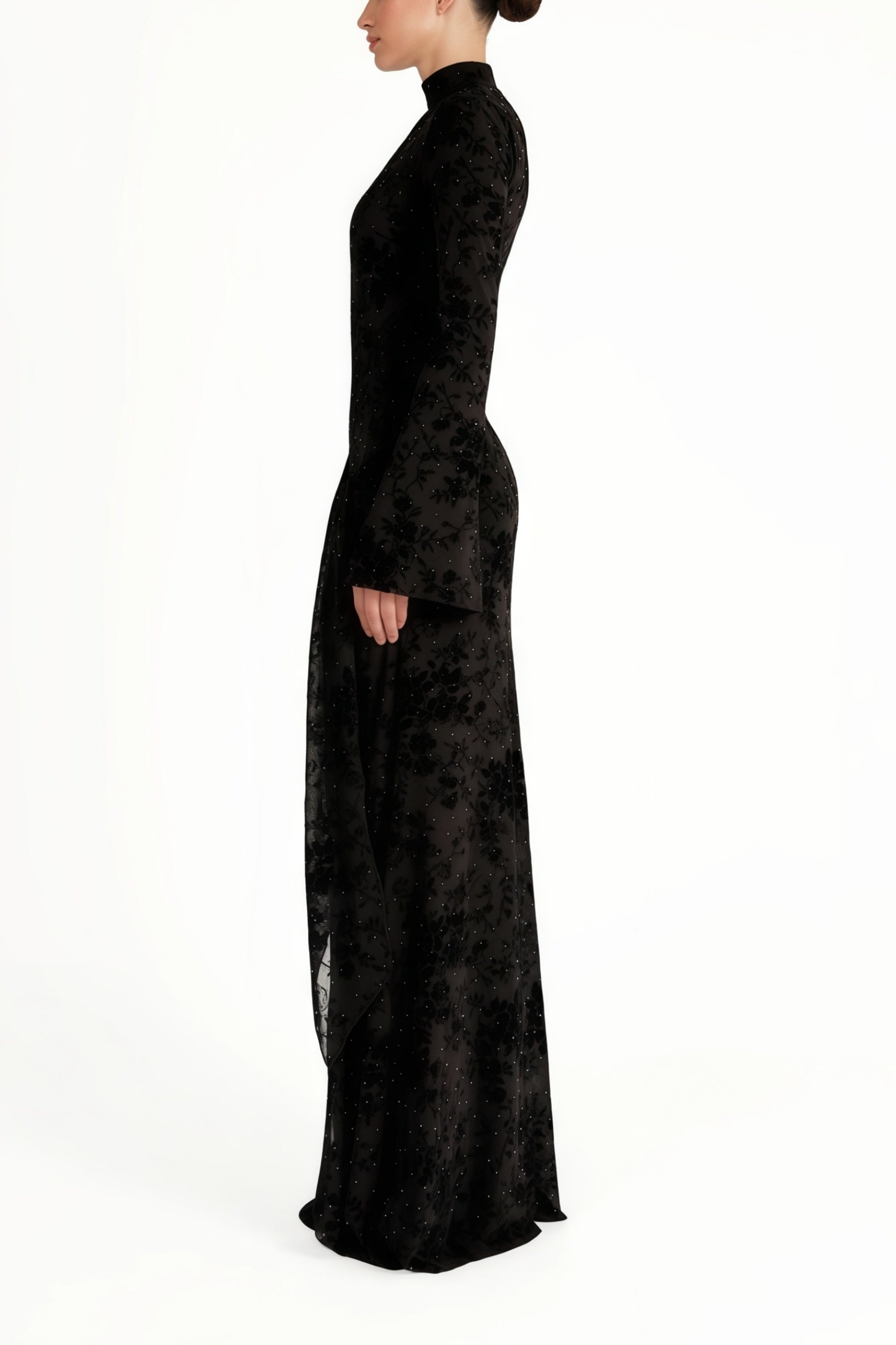 فستان طويل شفاف مزين بالزهور من Kgothatso Black