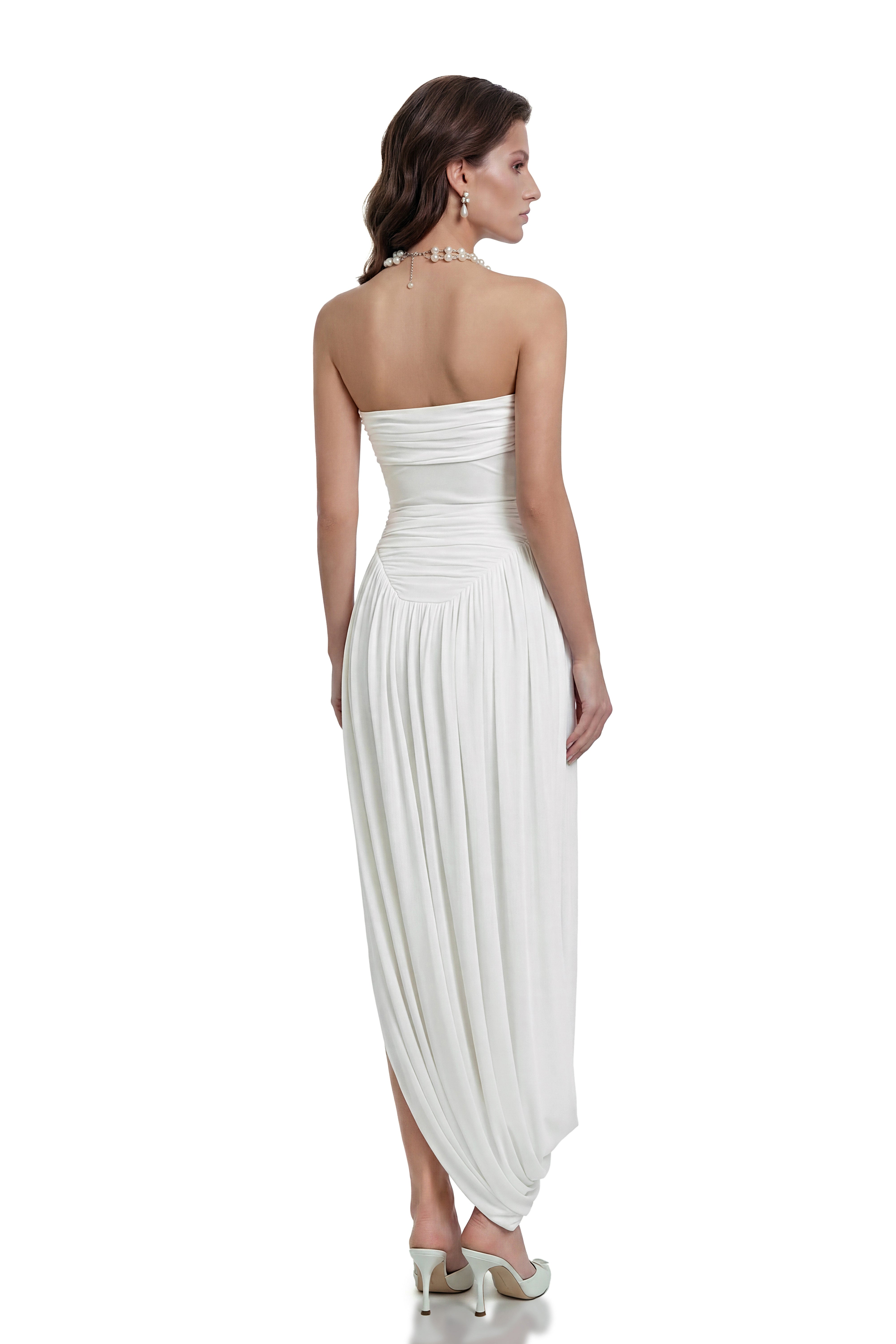 Kiia – Weißes, schulterfreies Midi-Kleid mit Rüschen