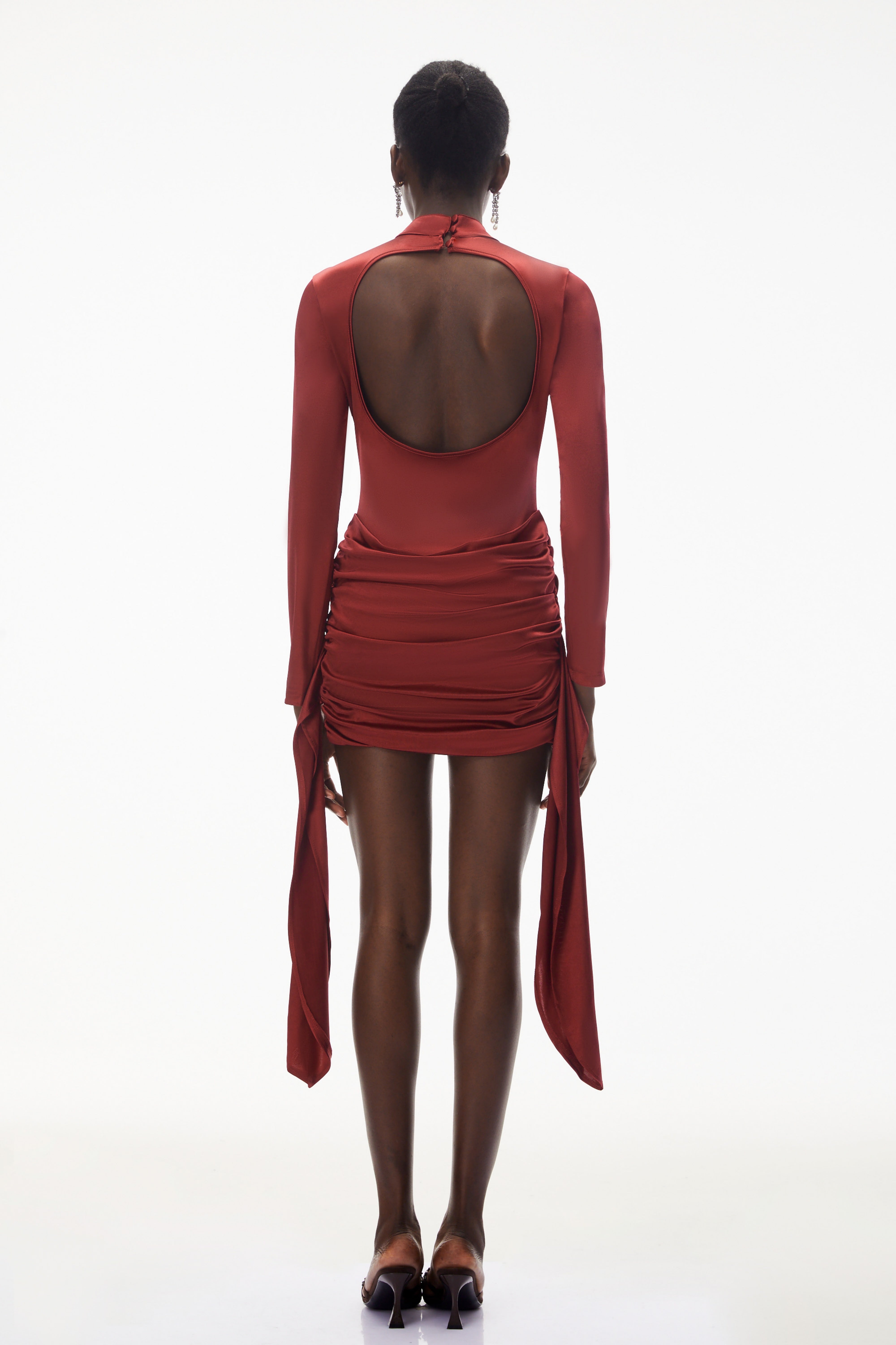 Mini-robe en satin froncé dos nu Klavdiya Red