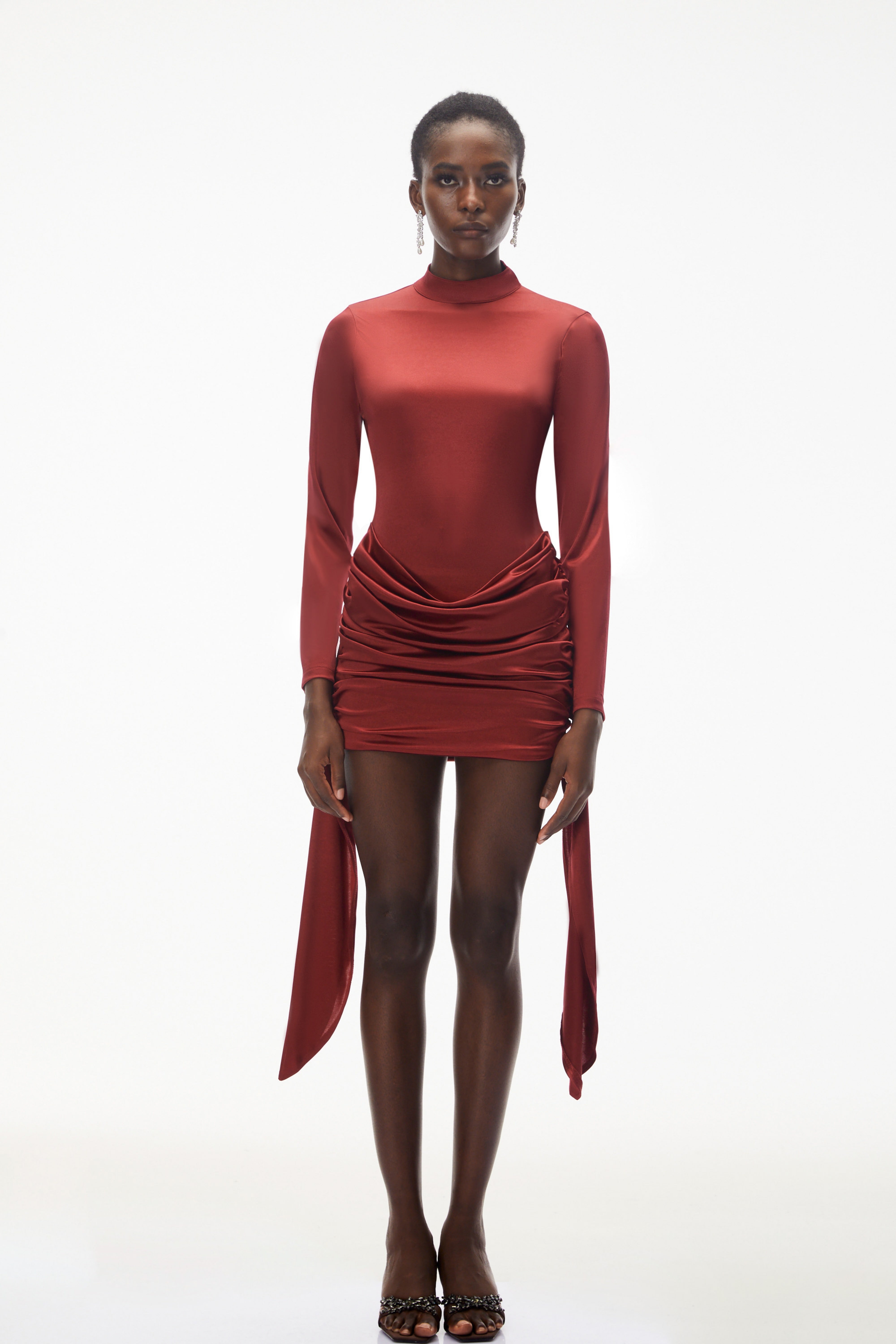 Mini-robe en satin froncé dos nu Klavdiya Red